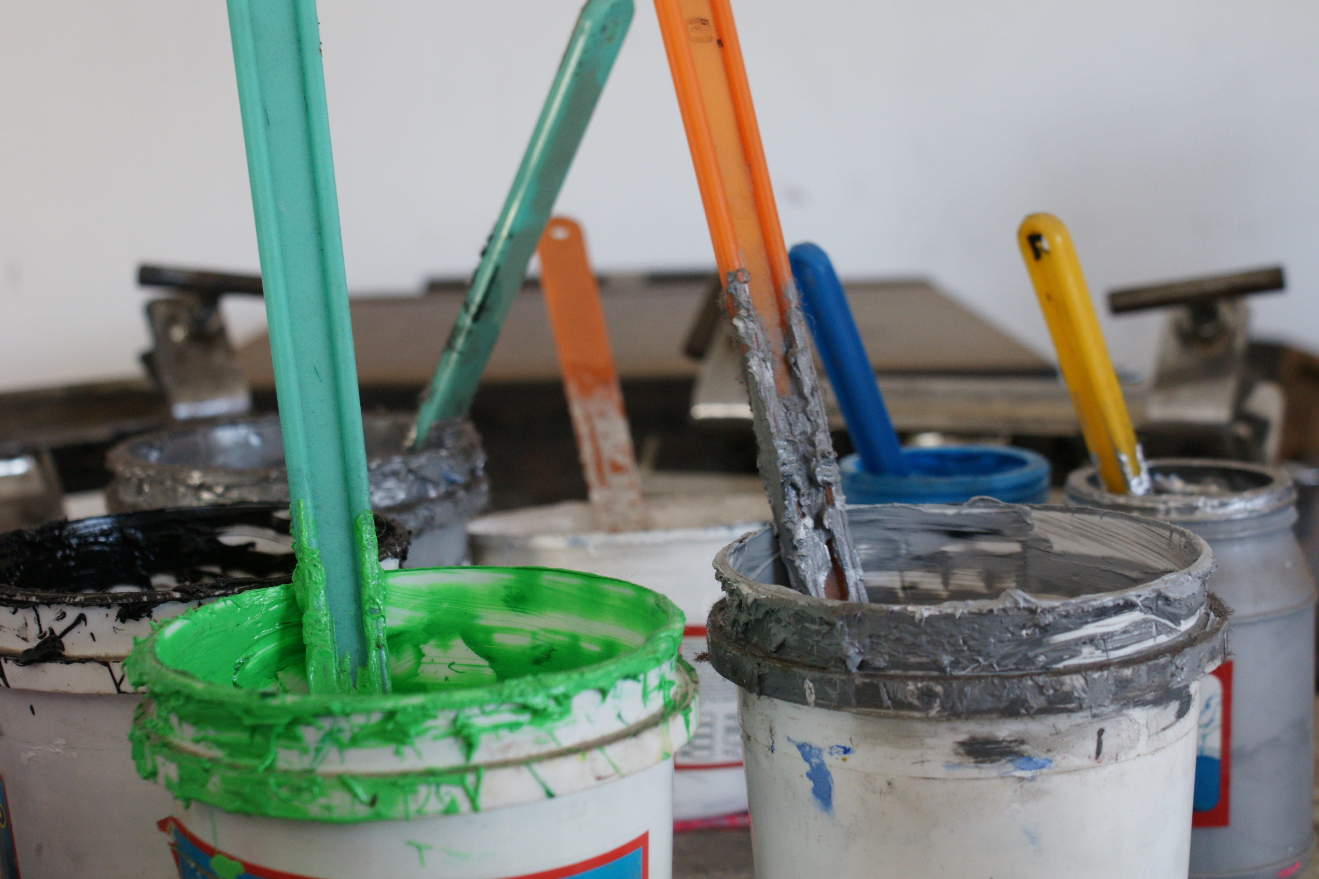 drinking straw, grey, paint can, watercolor paints, table, green, bucket, creativity, no people, boat, brush, paint, indoors, paintings, still life, container, HD Wallpaper