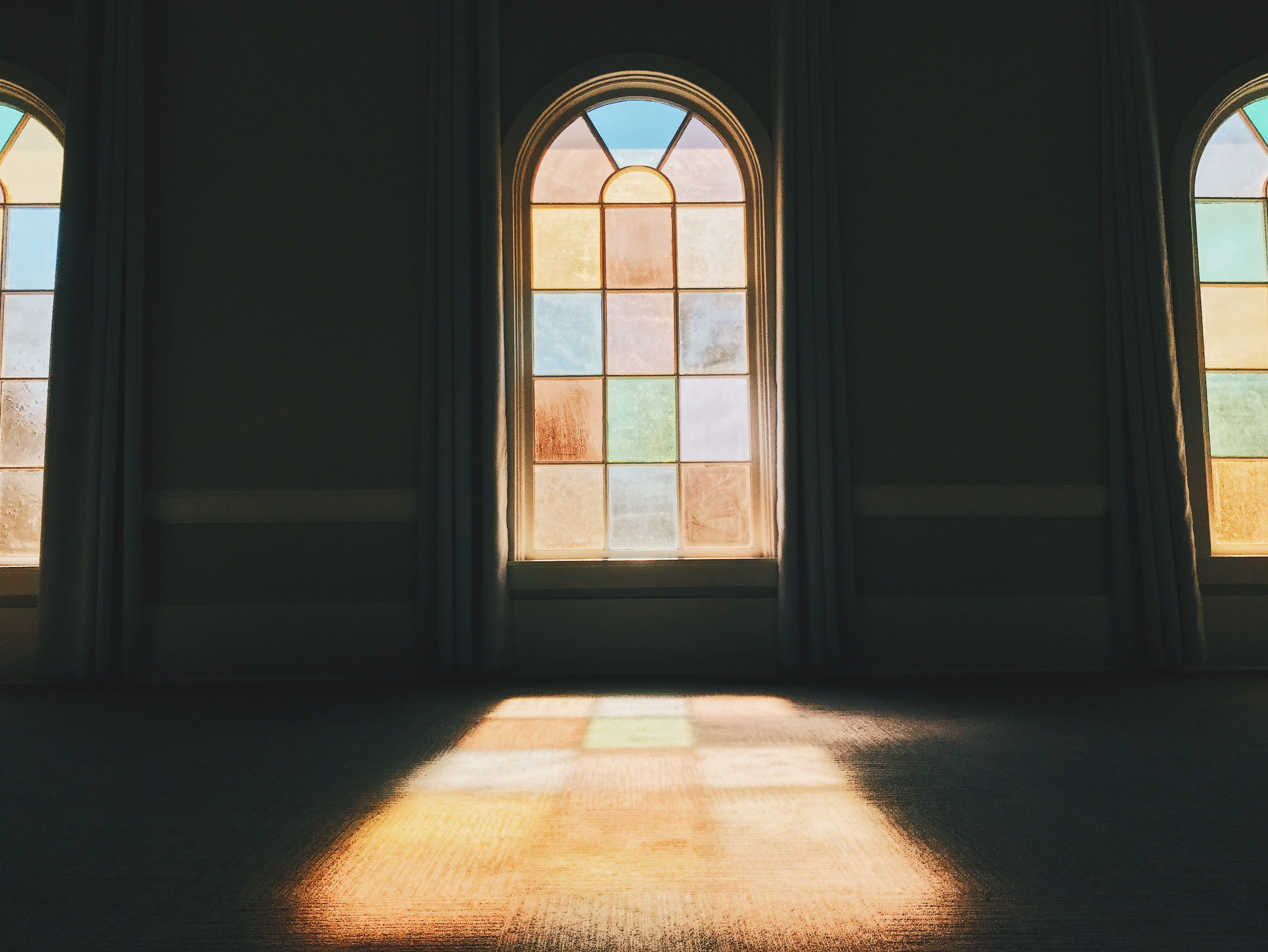 tiled floor, empty, raise, perspective, glass, corridor, transparent, glass - material, stained, window, arcade, installed, streaming, indoors, architecture, HD Wallpaper