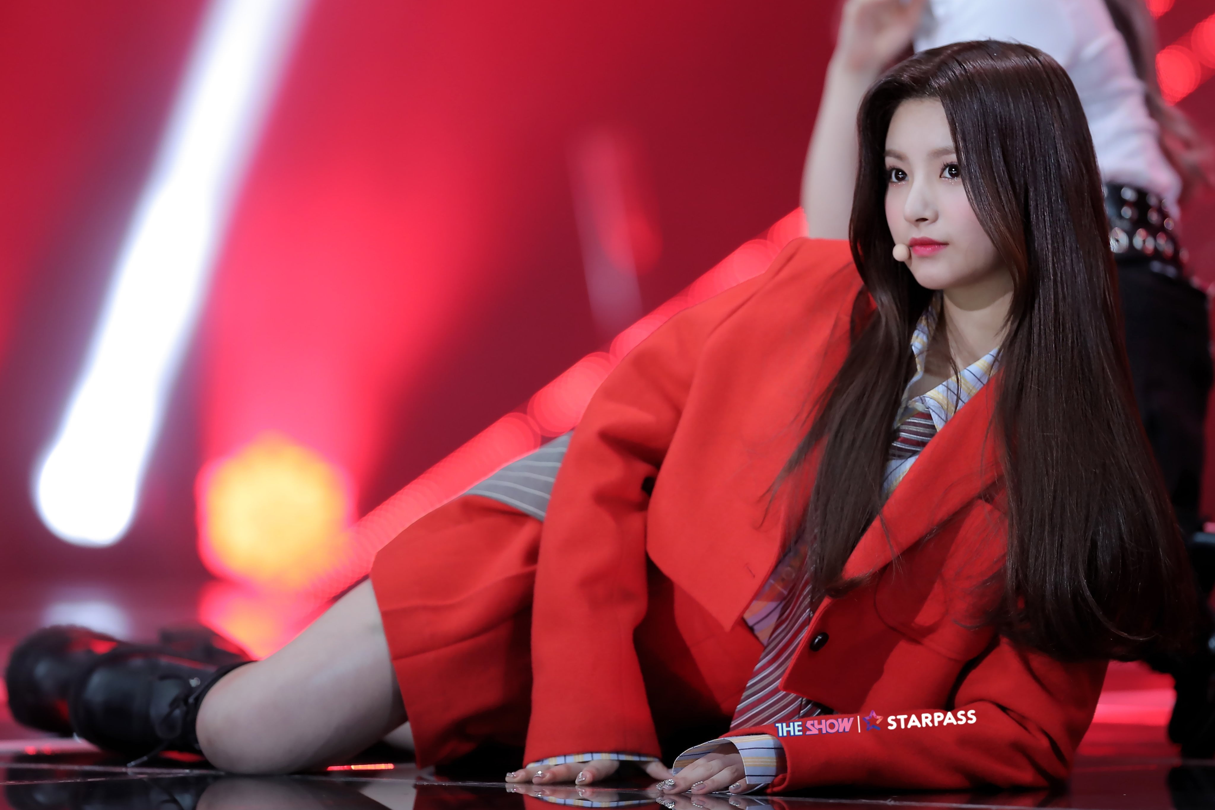 4K, EVERGLOW, Wang Yiren, K-pop, HD Wallpaper