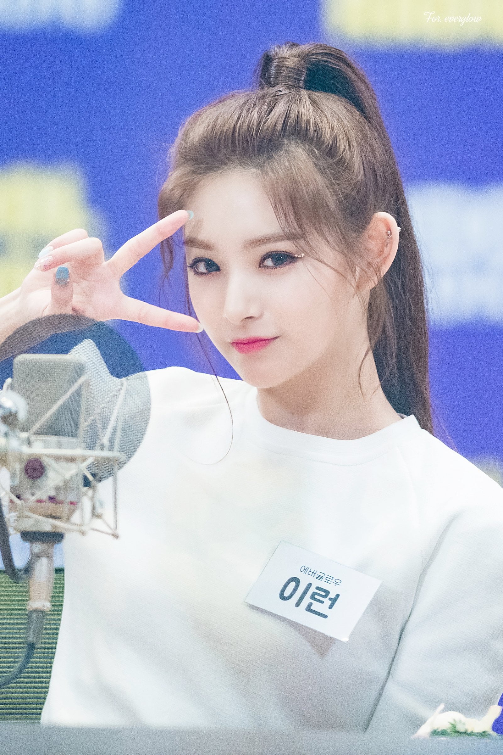 EVERGLOW, K-pop, Wang Yiren, 1080P, Phone HD Wallpaper