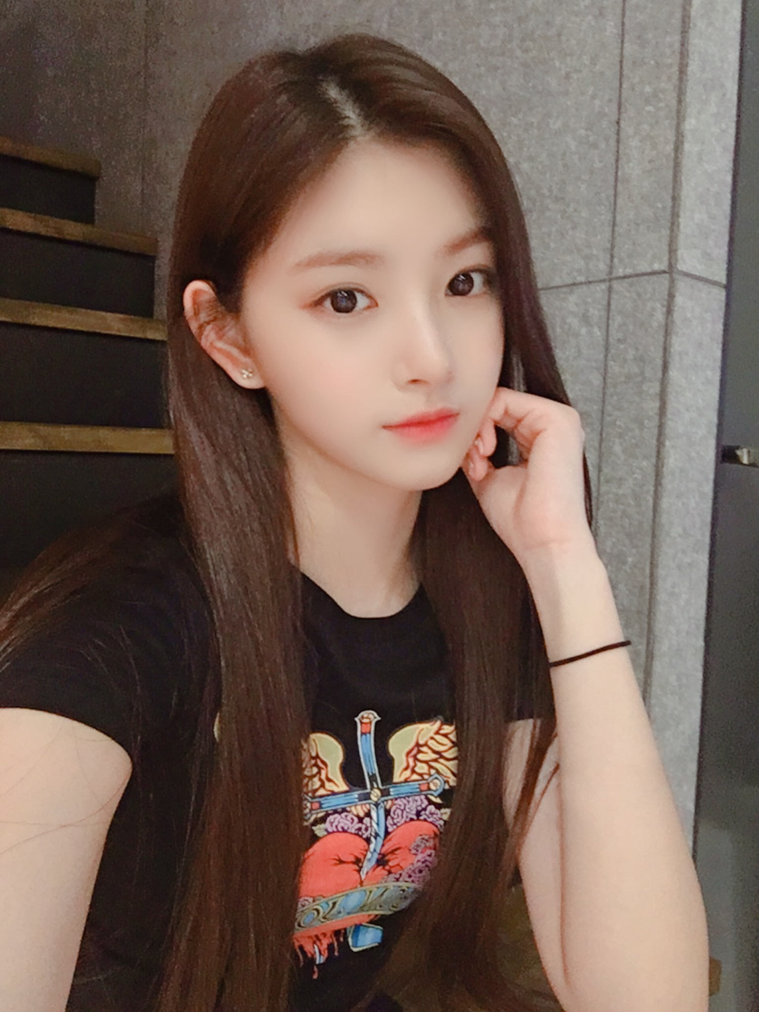 1080P, Wang Yiren, EVERGLOW, K-pop, Phone HD Wallpaper