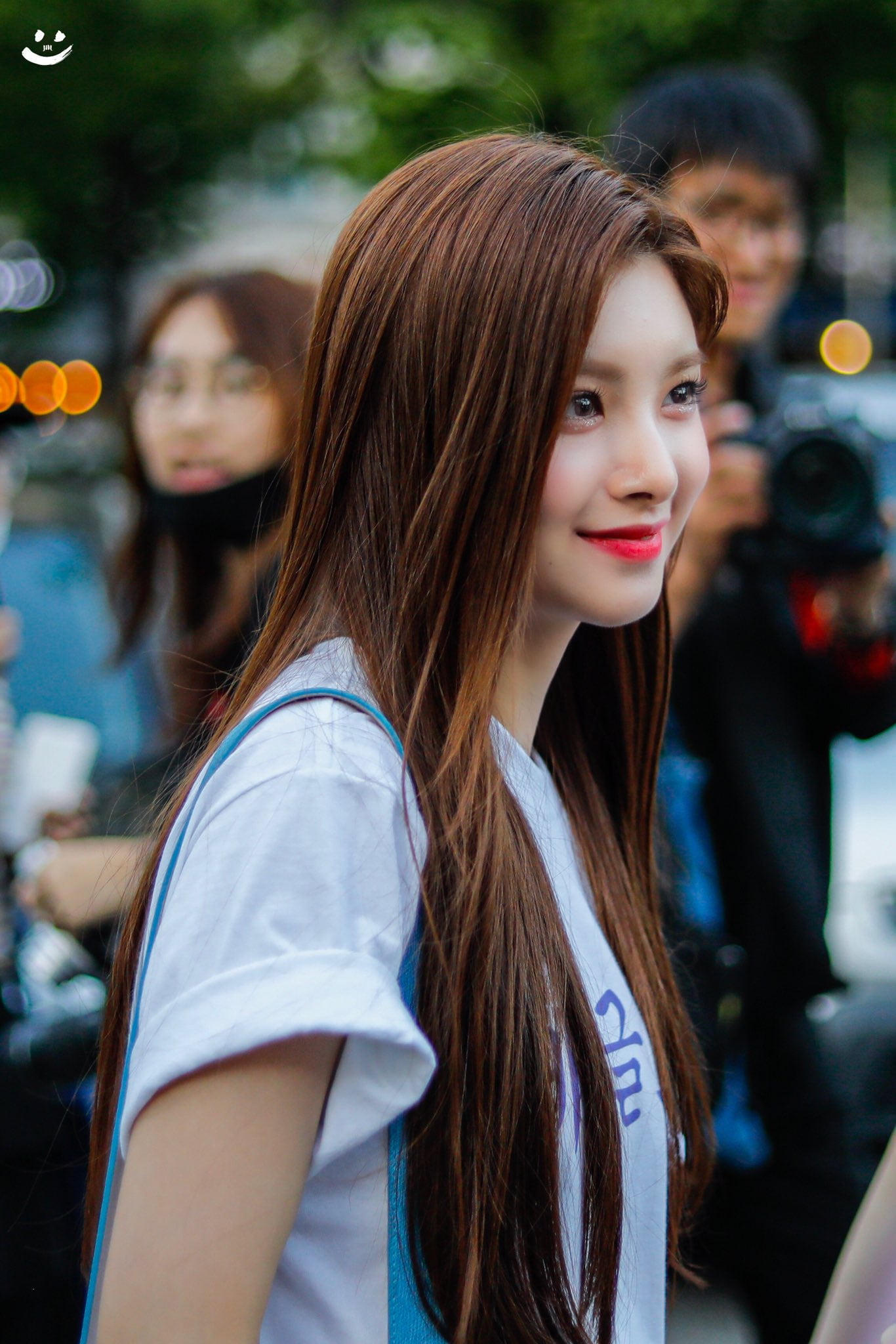 1080P, EVERGLOW, Wang Yiren, K-pop, Phone HD Wallpaper