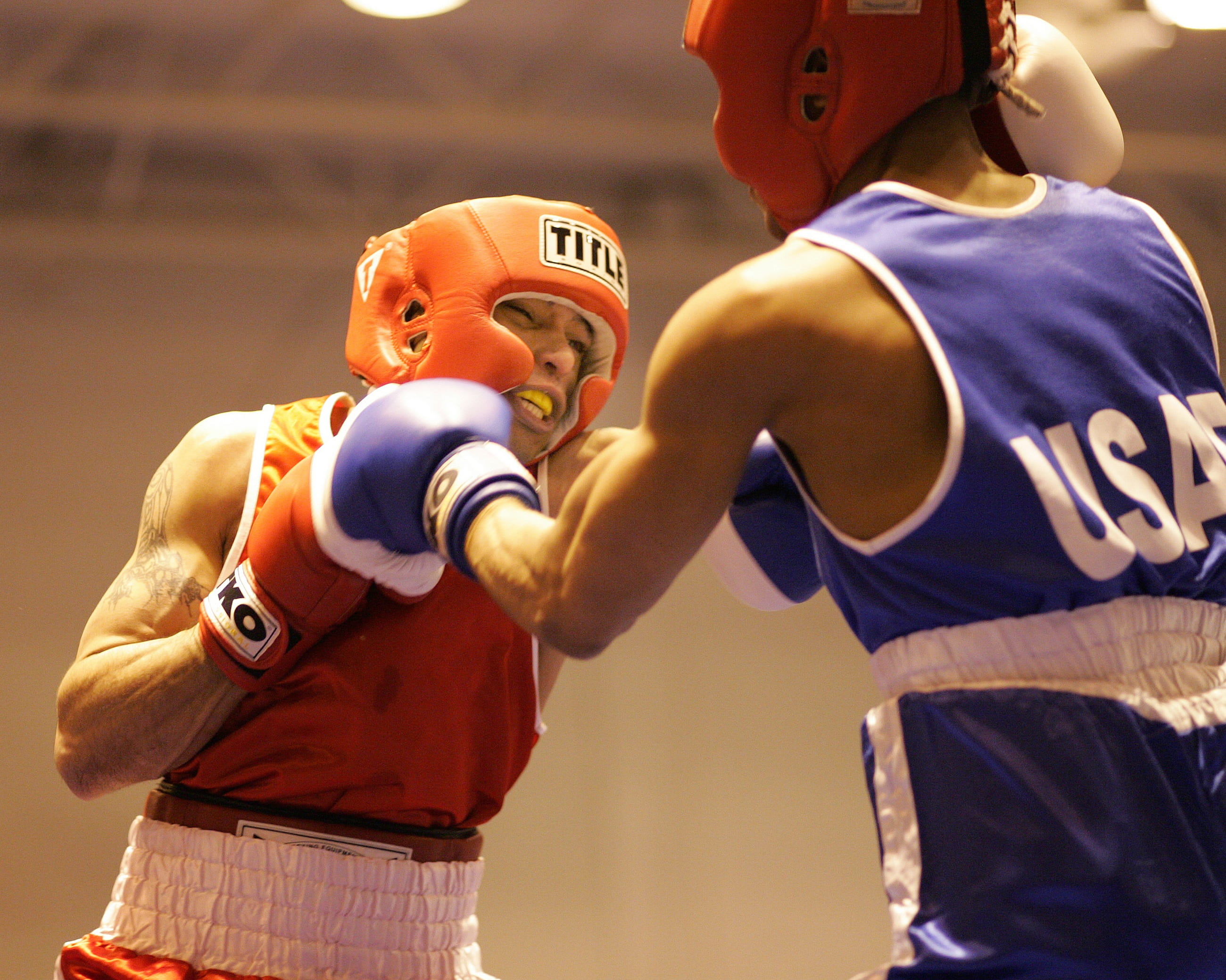 clothing, representation, Fitness, indoors, Sport, glove, glancing blow, playing, real people, two people, fighters, headgear, leisure activity, fight, HD Wallpaper