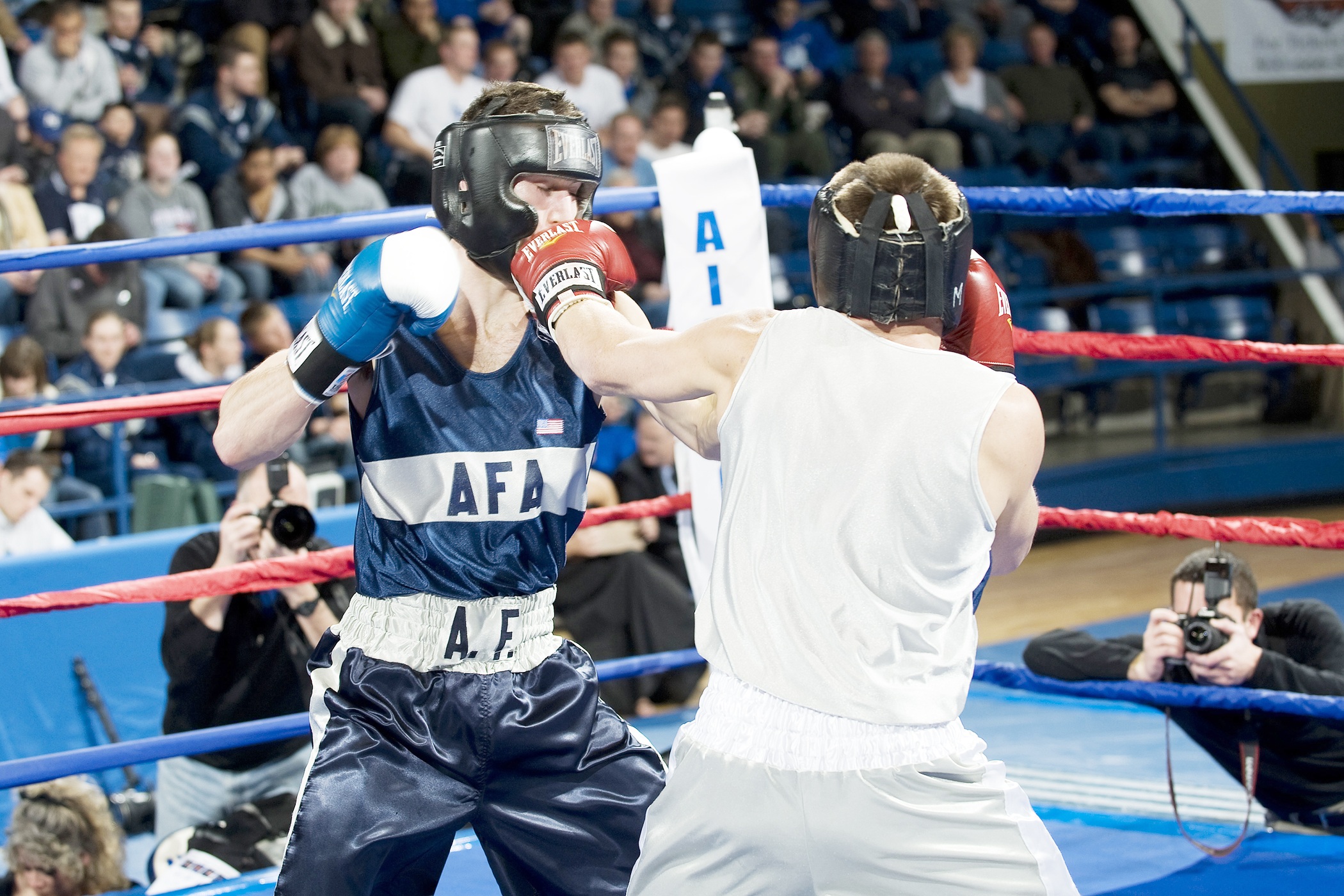 rivalry, competitive Sport, group of people, glove, punching, sports Team, adult, males, winning, fight, spectator, young adult, standing, glancing blow, HD Wallpaper