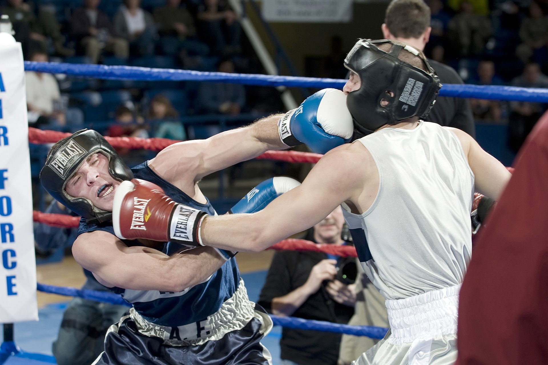 focus on foreground, conflict, ring, 1080P, boxing ring, glancing blow, aggression, match - sport, competition, boxing, boxing glove, boxing - sport, headgear, HD Wallpaper