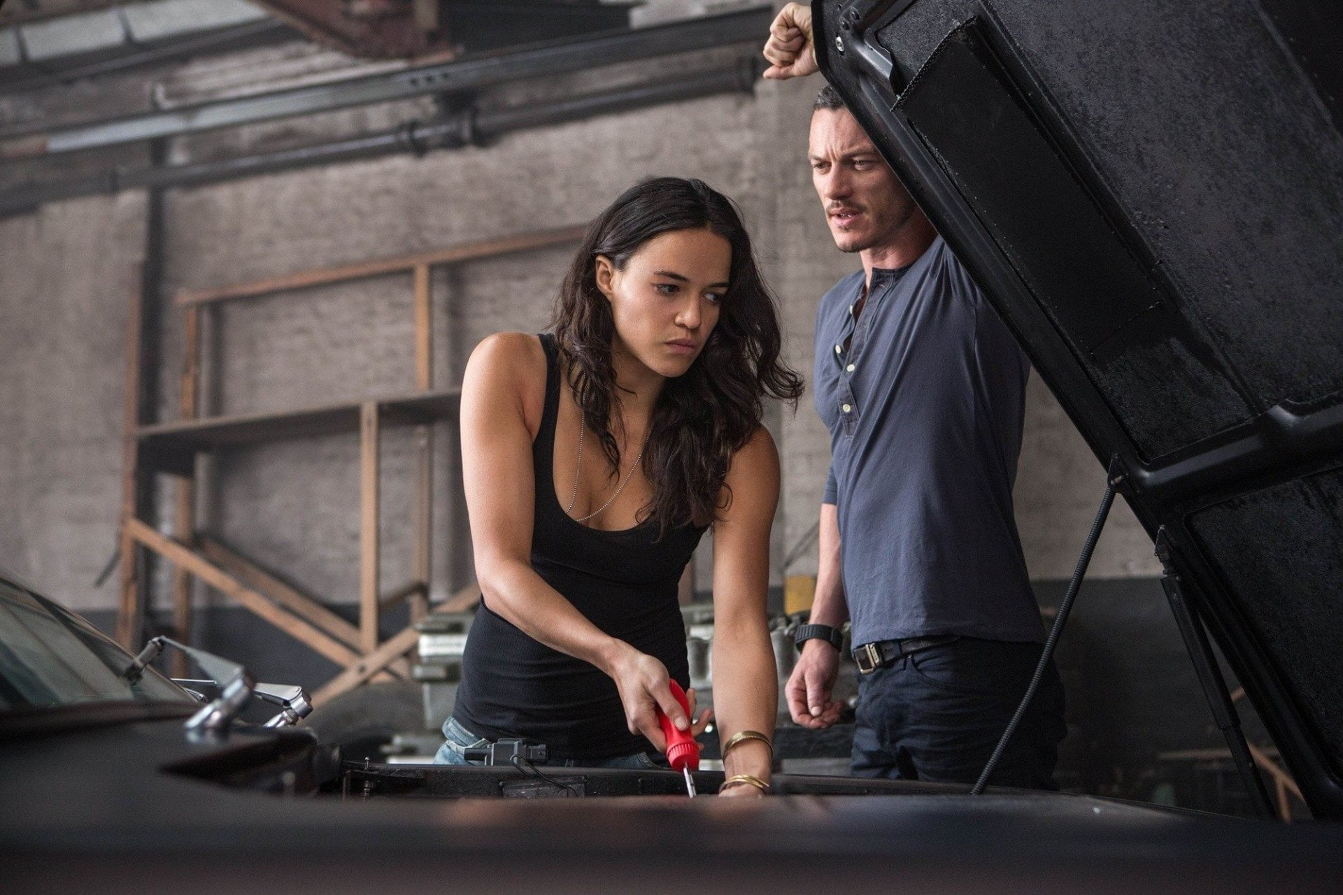 teamwork, people, young women, emotion, indoors, men, Fast and Furious, occupation, working, adult, Letty Ortiz, young adult, togetherness, Michelle Rodriguez, HD Wallpaper