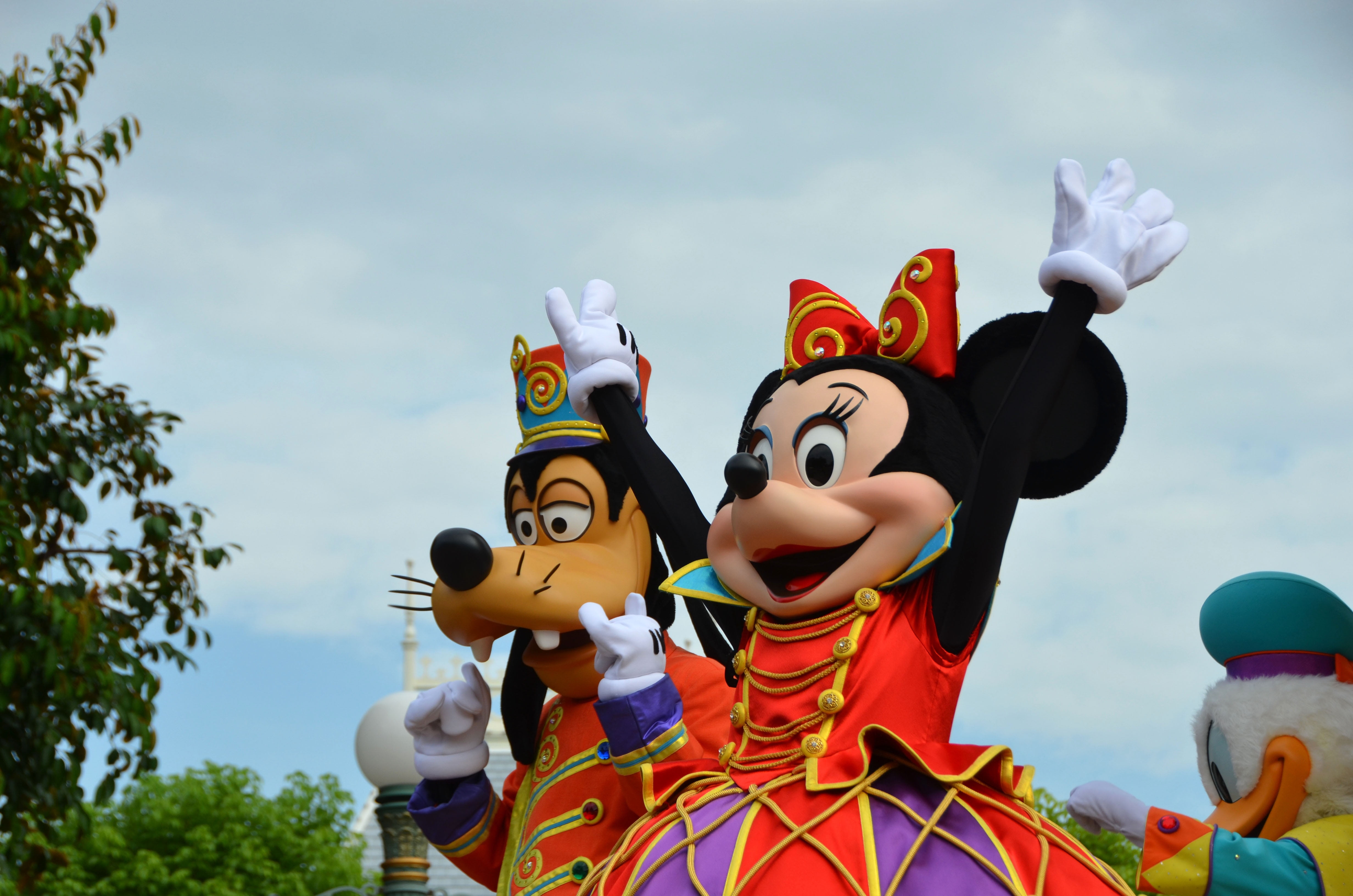 day, toy, no people, disney land, human representation, sculpture, cloud - sky, 4K, sky, multi colored, celebration, the procession, outdoors, mouse, minnie, HD Wallpaper