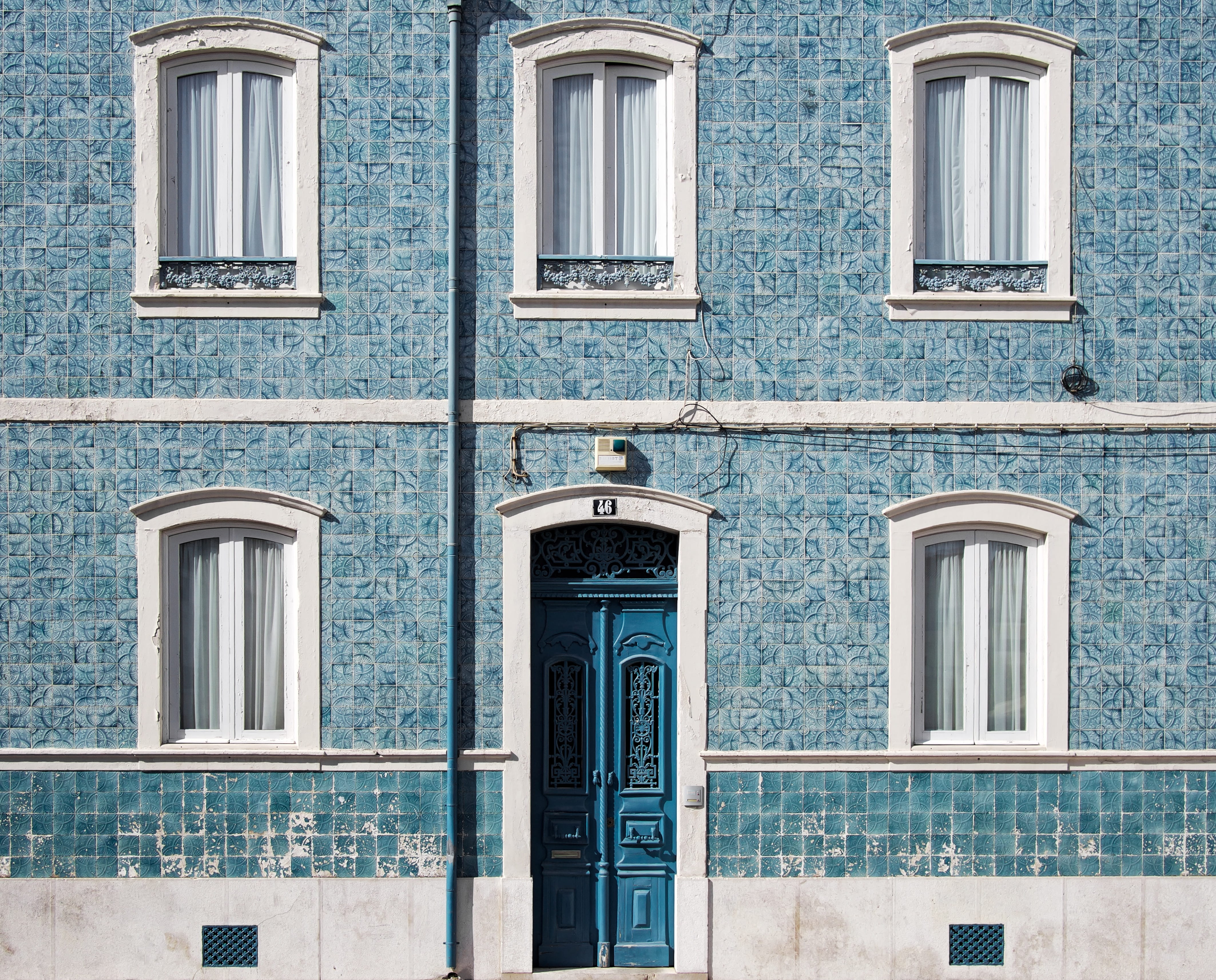 daytime, side by side, 4K, entrance, built Structure, concrete, five, pattern, old, backgrounds, full frame, architecture, no People, facade, classical style, HD Wallpaper