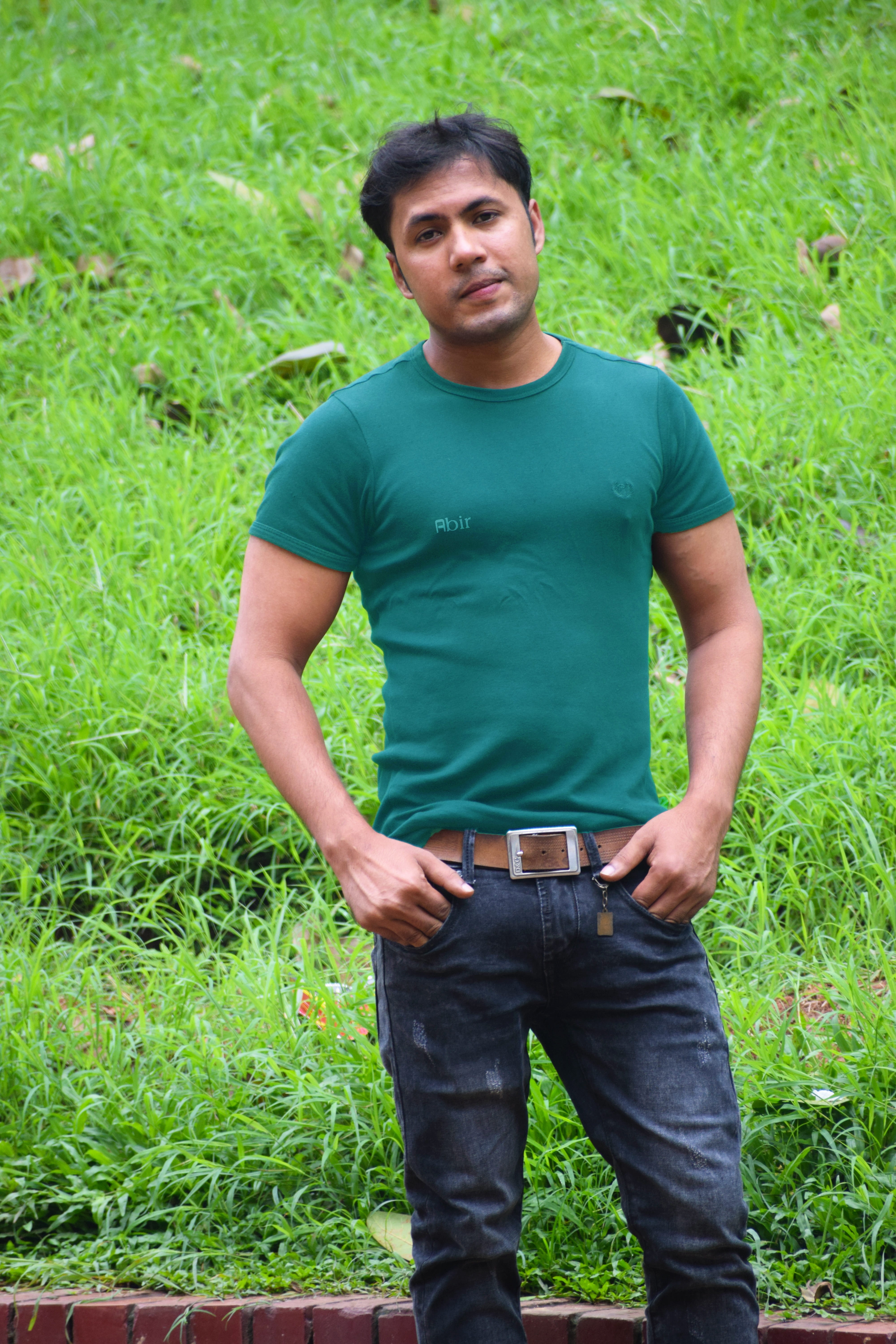 jeans, field, casual clothing, growth, portrait, day, land, leisure activity, lifestyles, real people, grass, plant, outdoors, t shirt design, standing, Phone HD Wallpaper