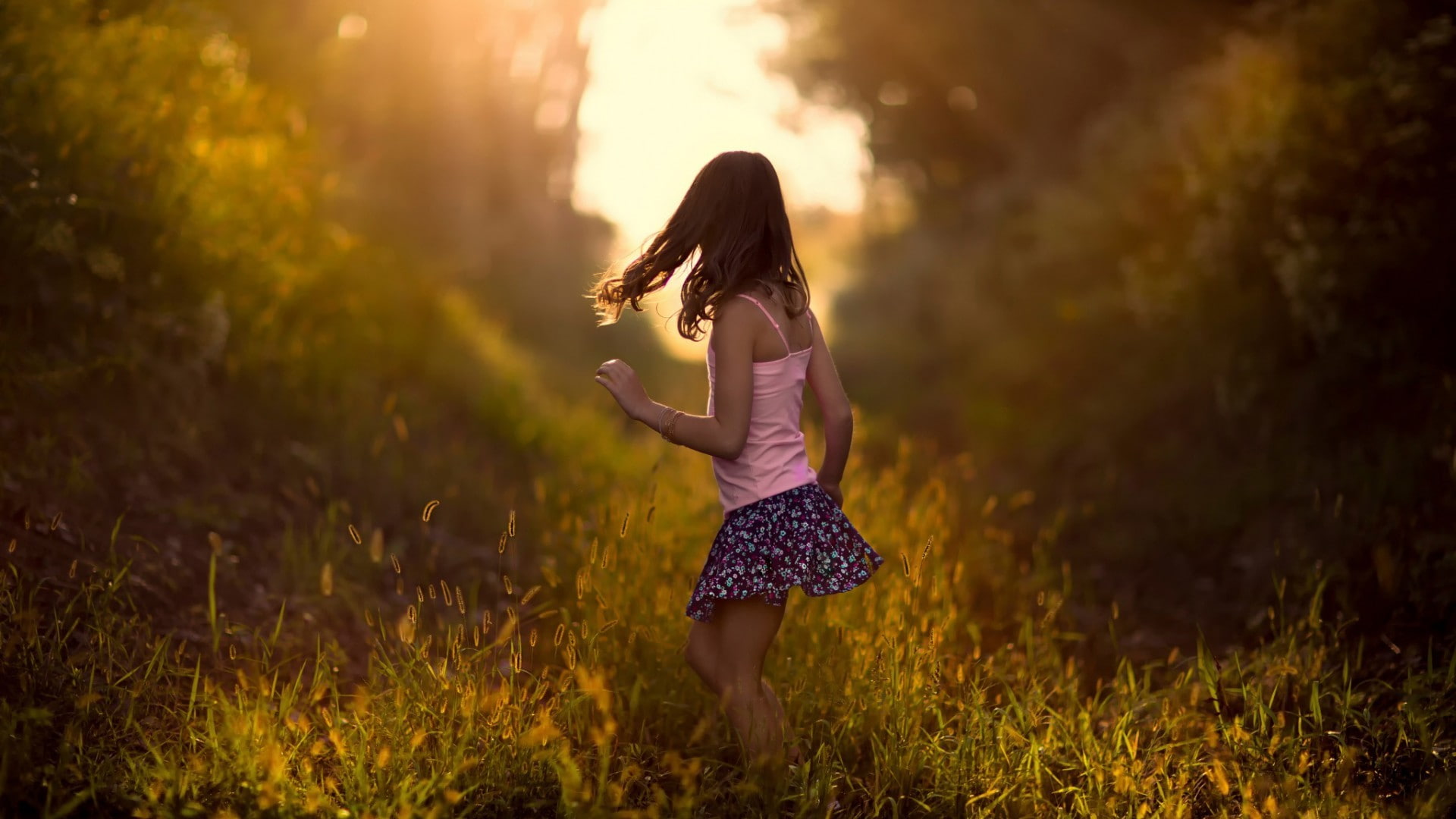 brunette, children, long hair, women, 1080P, Jake Olson, three quarter length, little girl, field, real people, outdoors, hair, land, one person, lifestyles, HD Wallpaper
