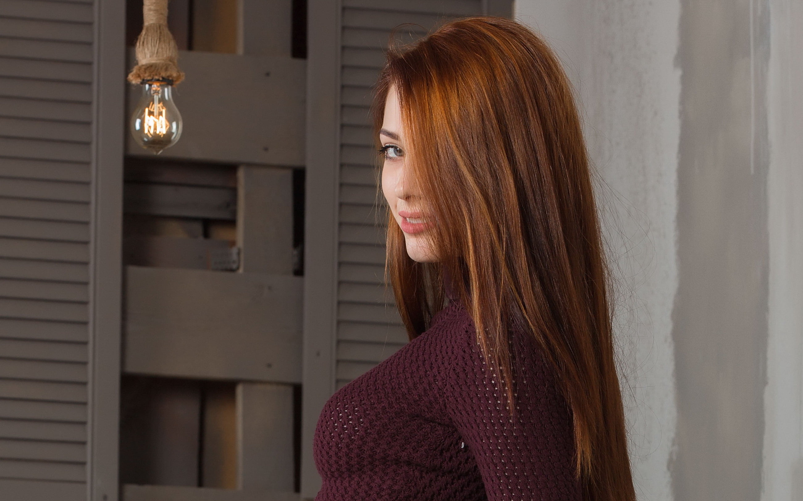 smiling, wall - building feature, blue eyes, young women, women, portrait, 2K, young adult, standing, lifestyles, hairstyle, redhead, Isabella, light bulb, HD Wallpaper