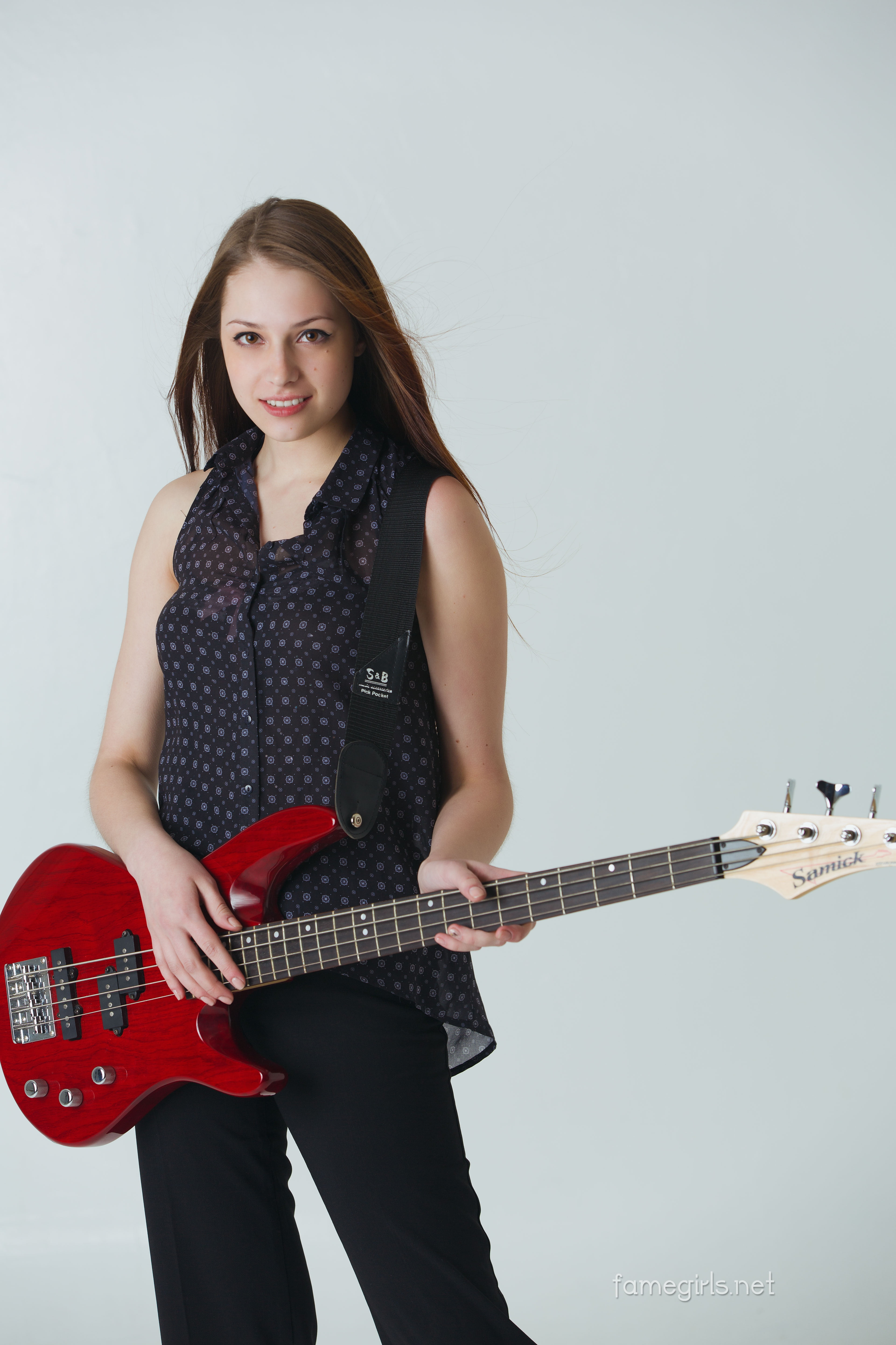 bass guitars, Isabella (famegirls), 5K, Isabella, famegirls, long hair, Phone HD Wallpaper