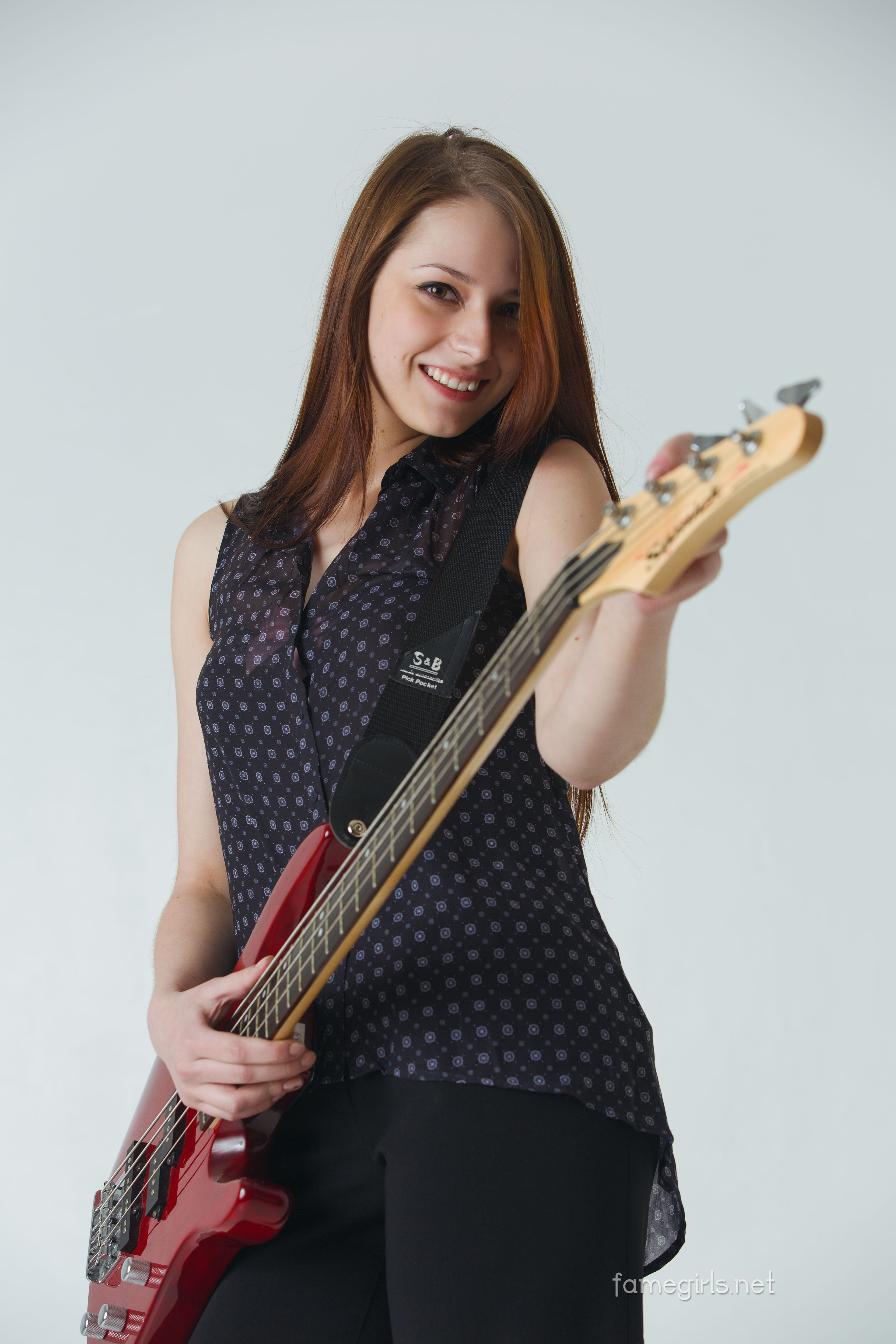 bass guitars, Isabella (famegirls), Isabella, famegirls, long hair, 5K, Phone HD Wallpaper