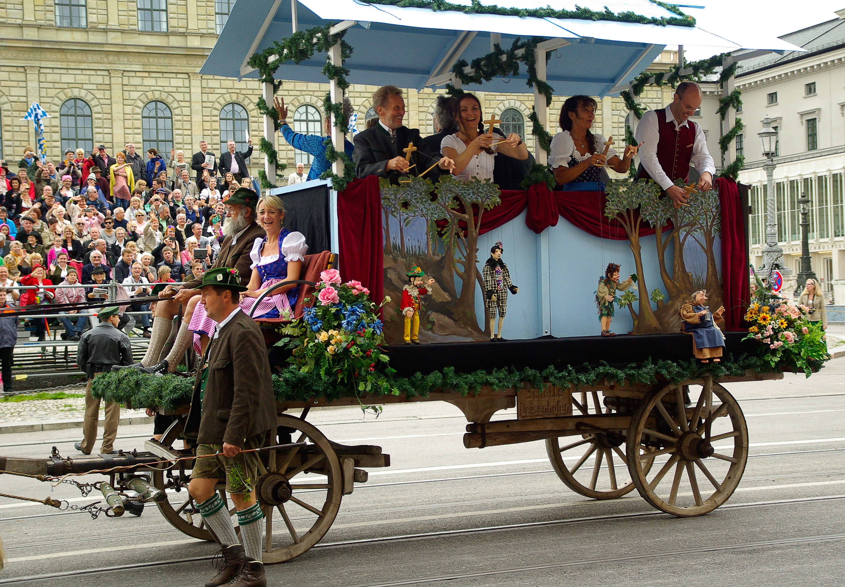 road, large group of people, architecture, built structure, real people, building exterior, cart, char, transportation, women, horse cart, munich, city, HD Wallpaper