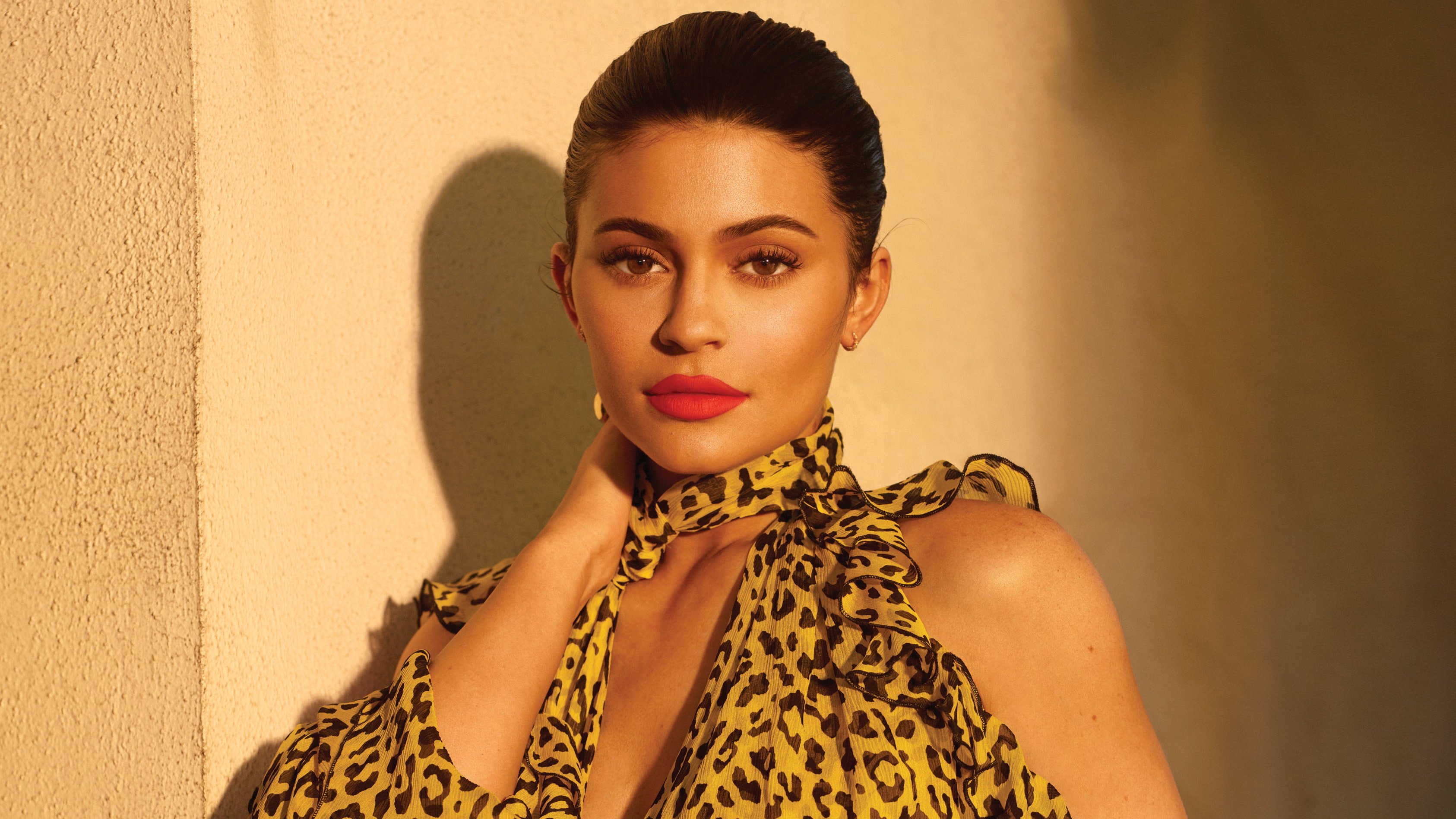 2K, one person, hairstyle, real people, Kylie, women, beautiful woman, looking at camera, Jenner, wall - building feature, young adult, make-up, lifestyles, HD Wallpaper