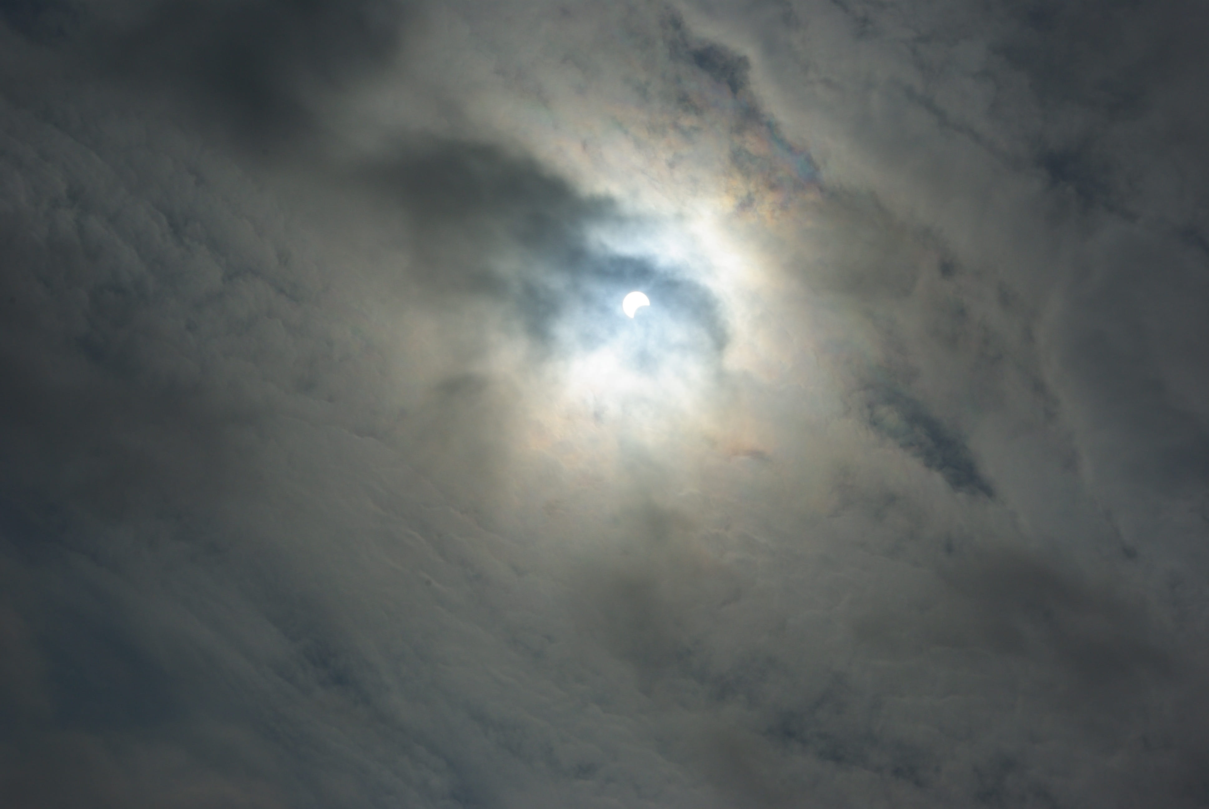 moonlight, cloud - Sky, ominous, cloudy, Sun, low angle view, partial, backgrounds, 4K, above, blue, dramatic sky, Solar Eclipse, environment, night, space, HD Wallpaper