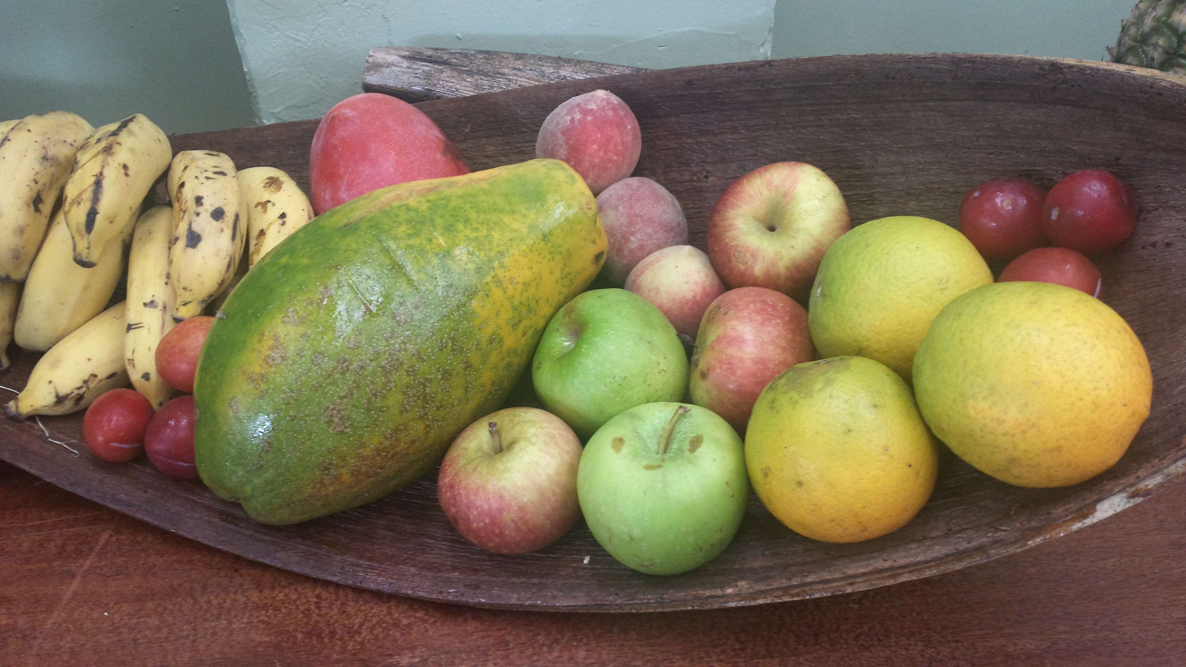 table, noite havaina, high angle view, natureza morta, container, apple, 4K, freshness, fruit, arranjos, frutas, healthy eating, food and drink, wood - material, HD Wallpaper