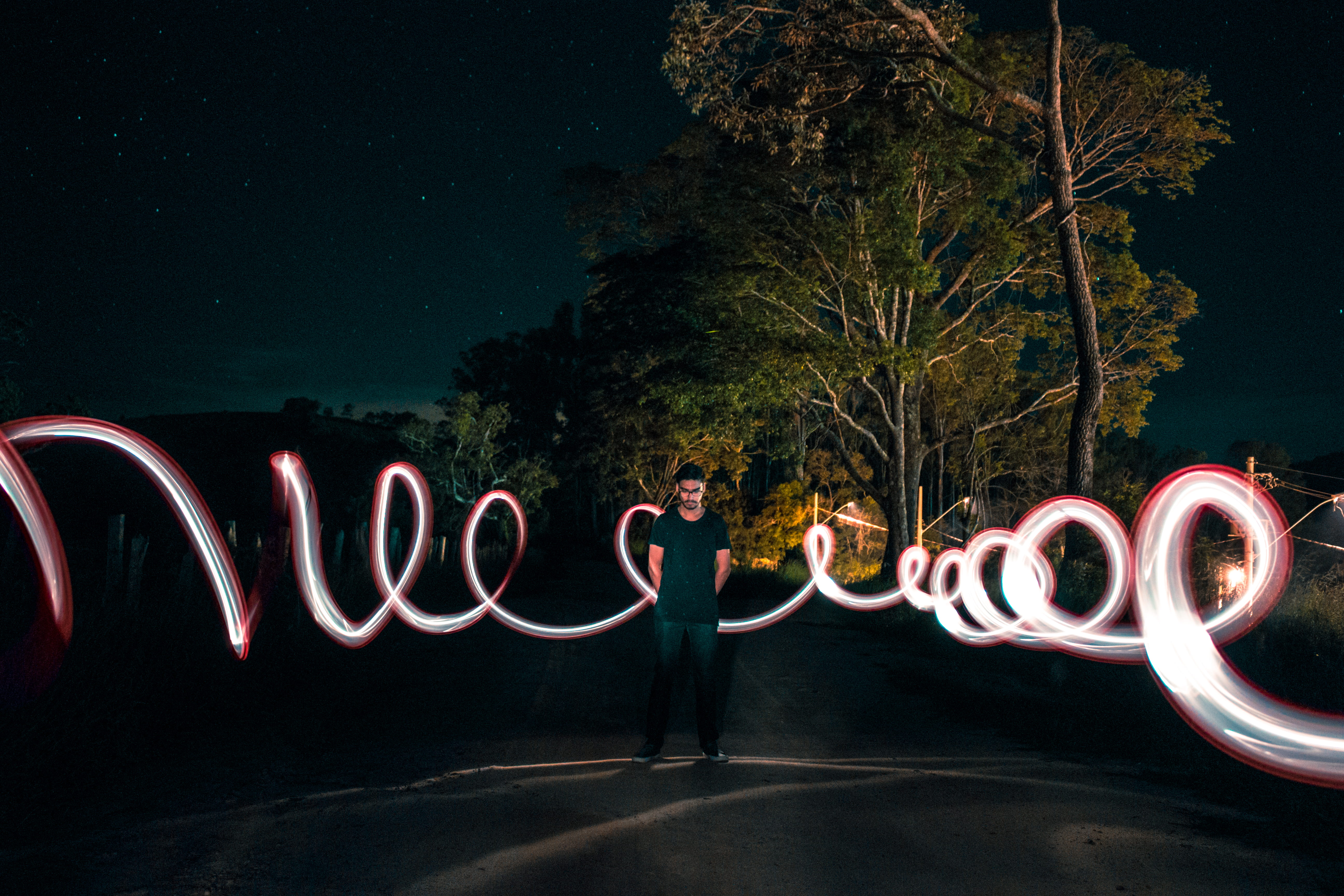 light trail, front, road, outdoors, wearing, couple - relationship, young adult, 5K, noite, standing, light painting, camera, longa exposição, motion, HD Wallpaper