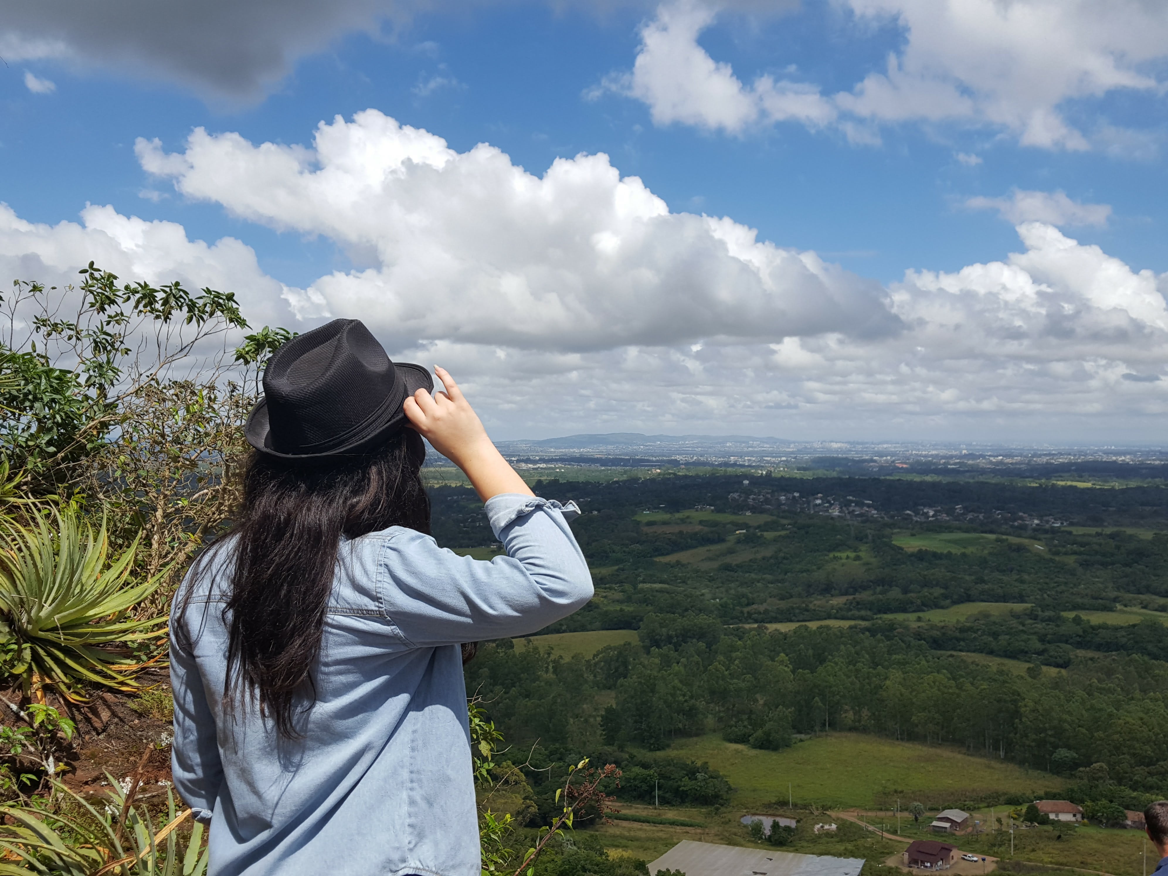plant, cloud - sky, hairstyle, blue sky, leisure activity, tree, scenics - nature, nuvens, 4K, environment, looking at view, green, sky, waist up, hair, HD Wallpaper