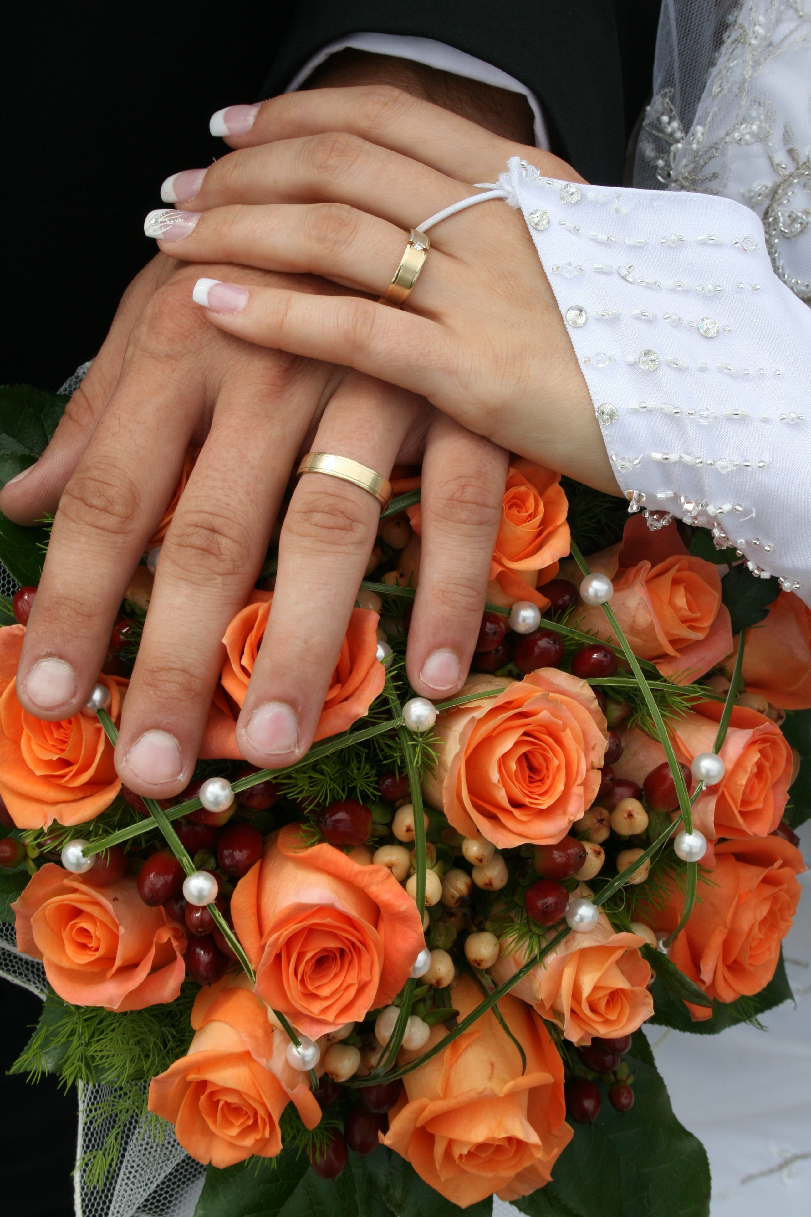 couple - relationship, flowering plant, a couple of, in conjunction with the, rose, hand, wedding ring, bouquet, positive emotion, happiness, flower head, Phone HD Wallpaper