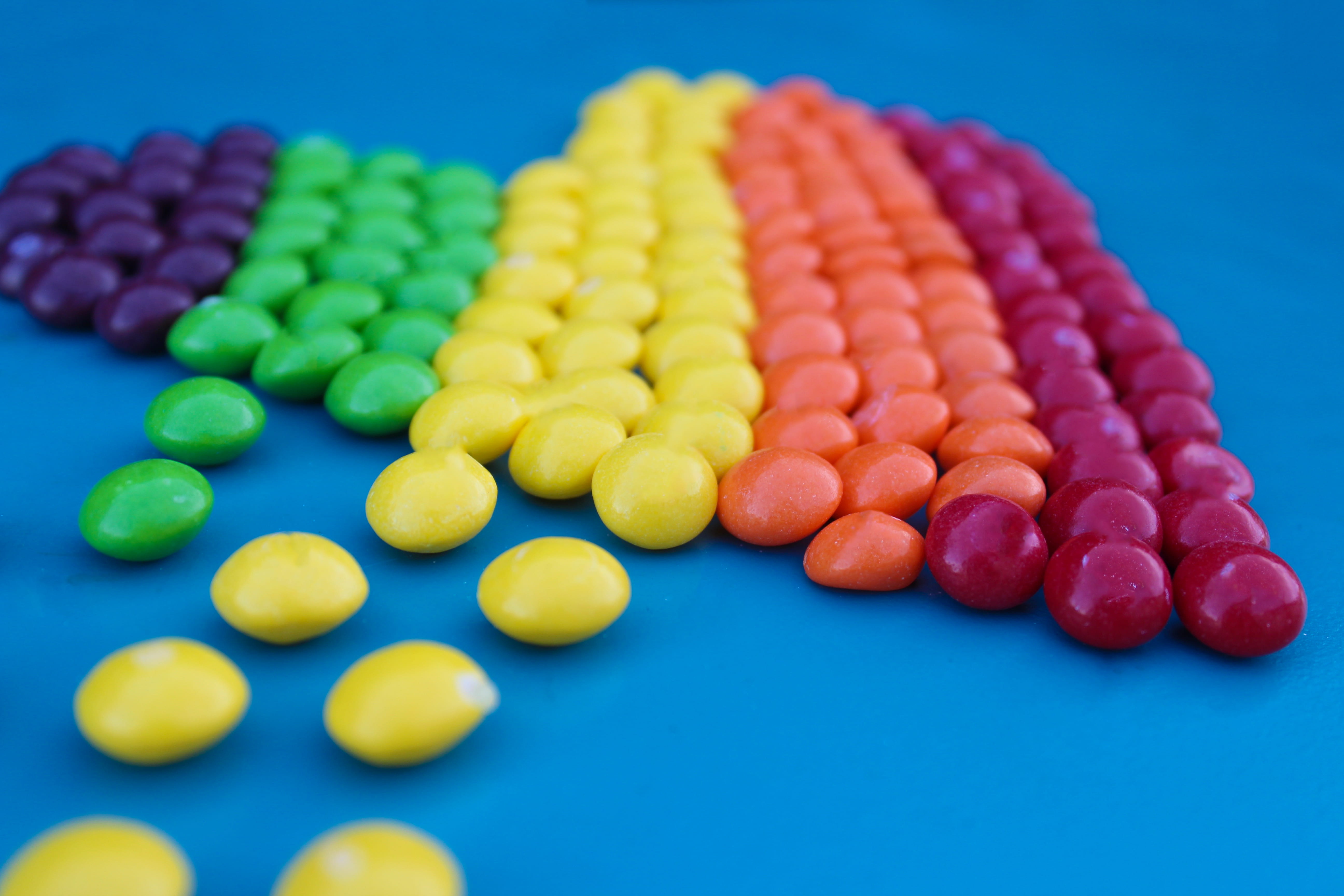 nips, flavors, abundance, multi colored, macro, no people, colored background, batch, round, candy, choice, food and drink, pill, large group of objects, HD Wallpaper