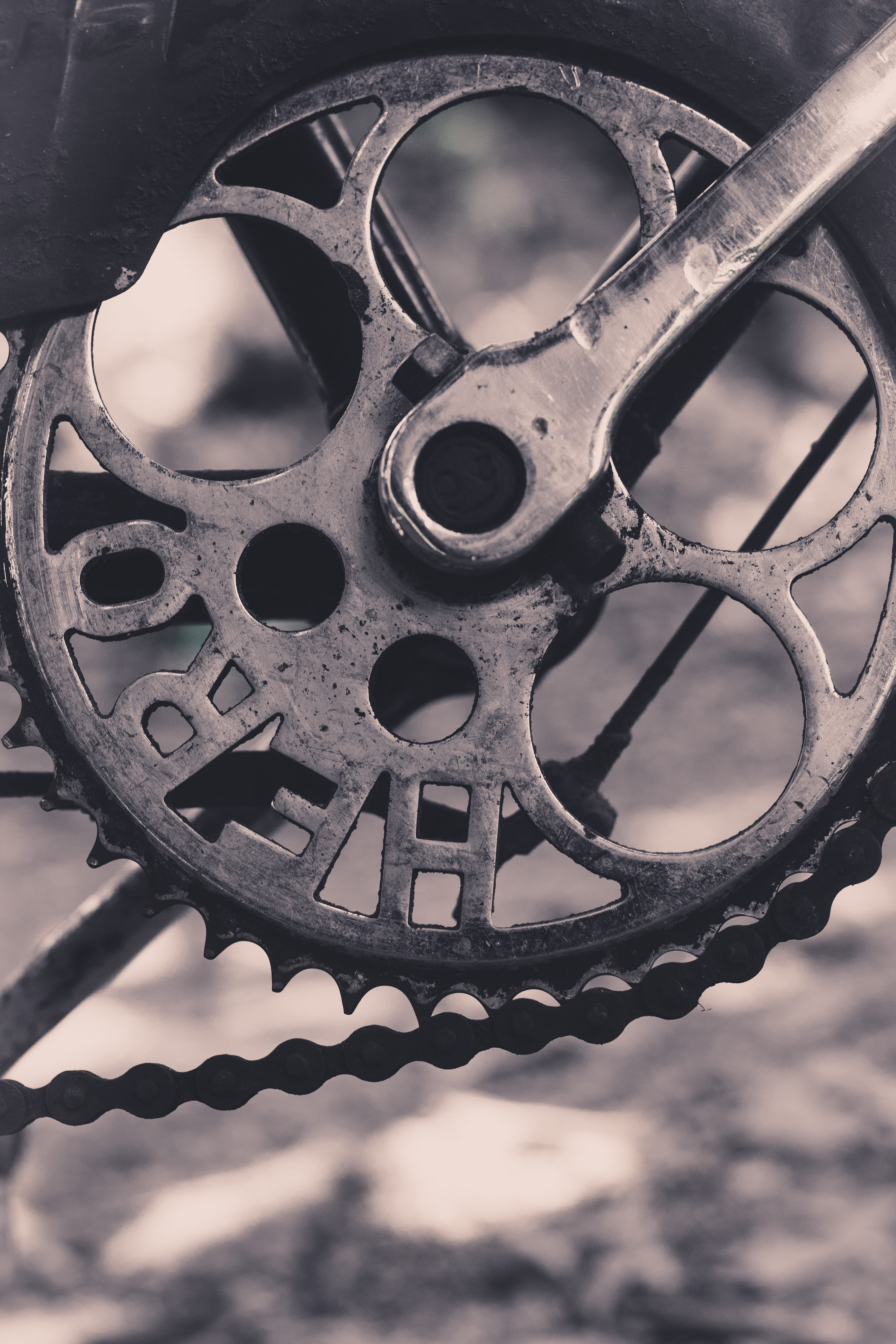 no people, bicycle, iron - metal, precision, gear, silver colored, geometric shape, mode of transportation, 5K, mechanism, rusty, outdoorchallenge, design, Phone HD Wallpaper