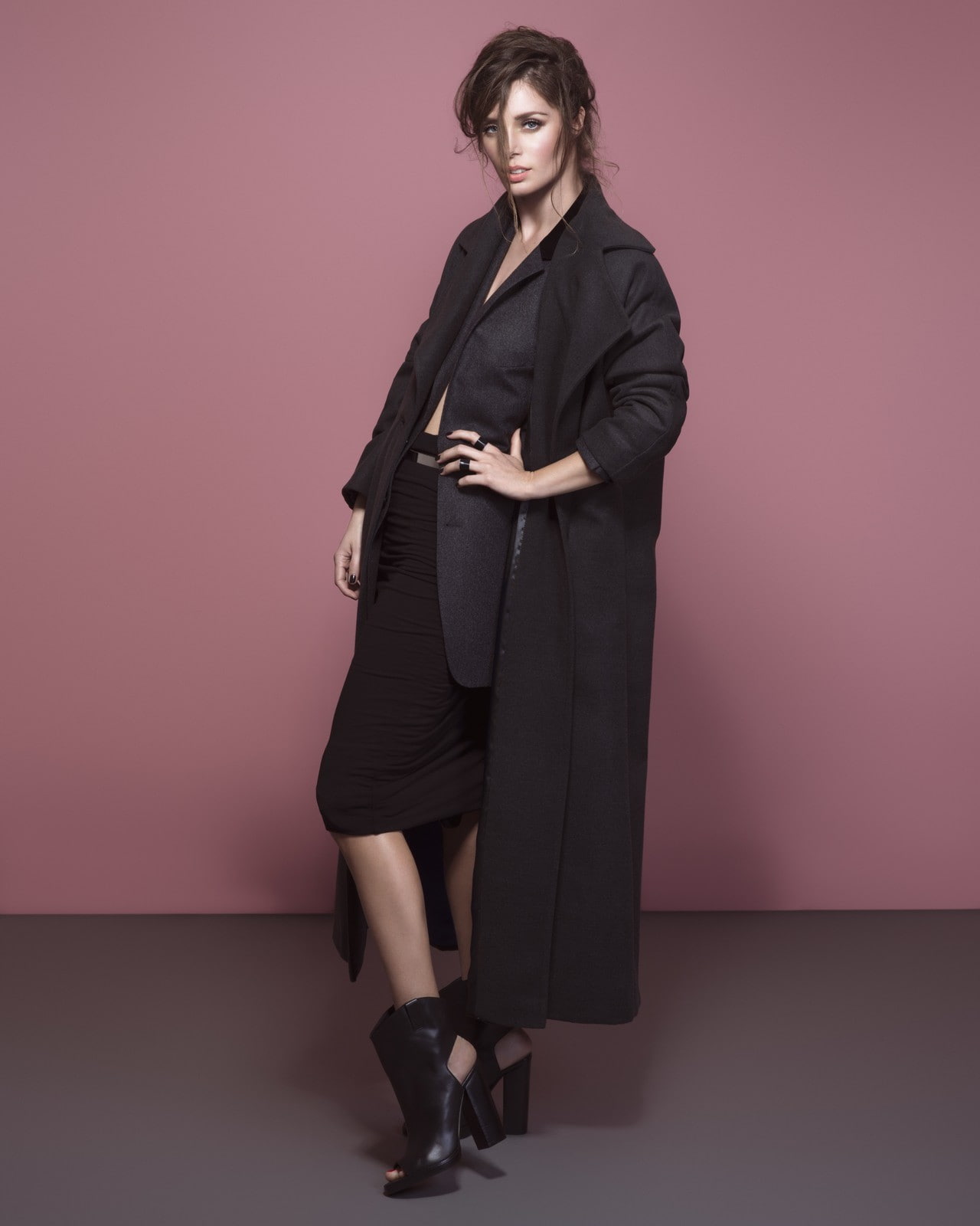 clothing, actress, Croatian, adult, beauty, one person, beautiful woman, full length, 720P, fashion, young adult, shoe, looking at camera, colored background, Phone HD Wallpaper