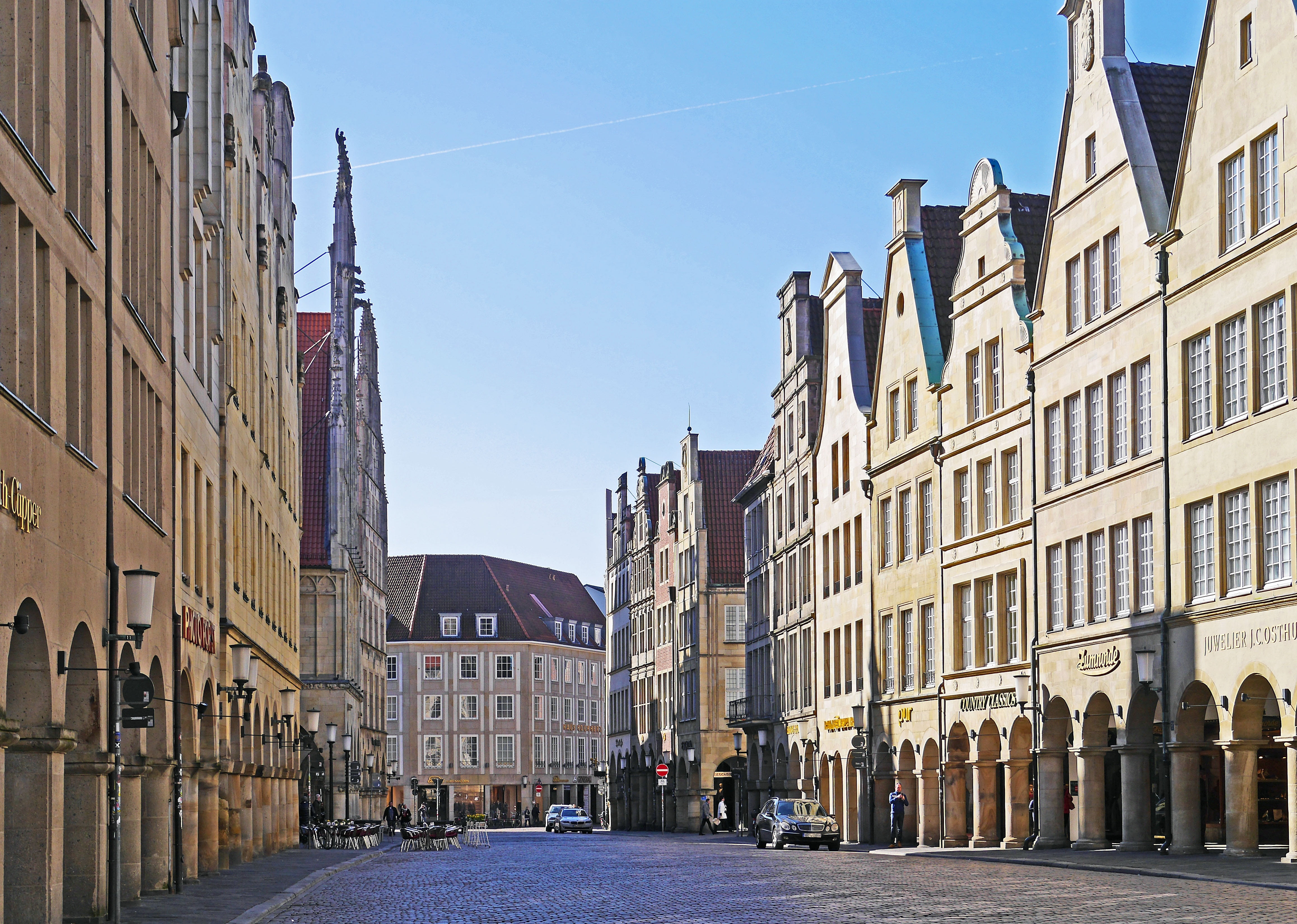 incidental people, street, gabled houses, stadtmitte, direction, architecture, outdoors, sky, against side, building exterior, tourist attraction, building, HD Wallpaper