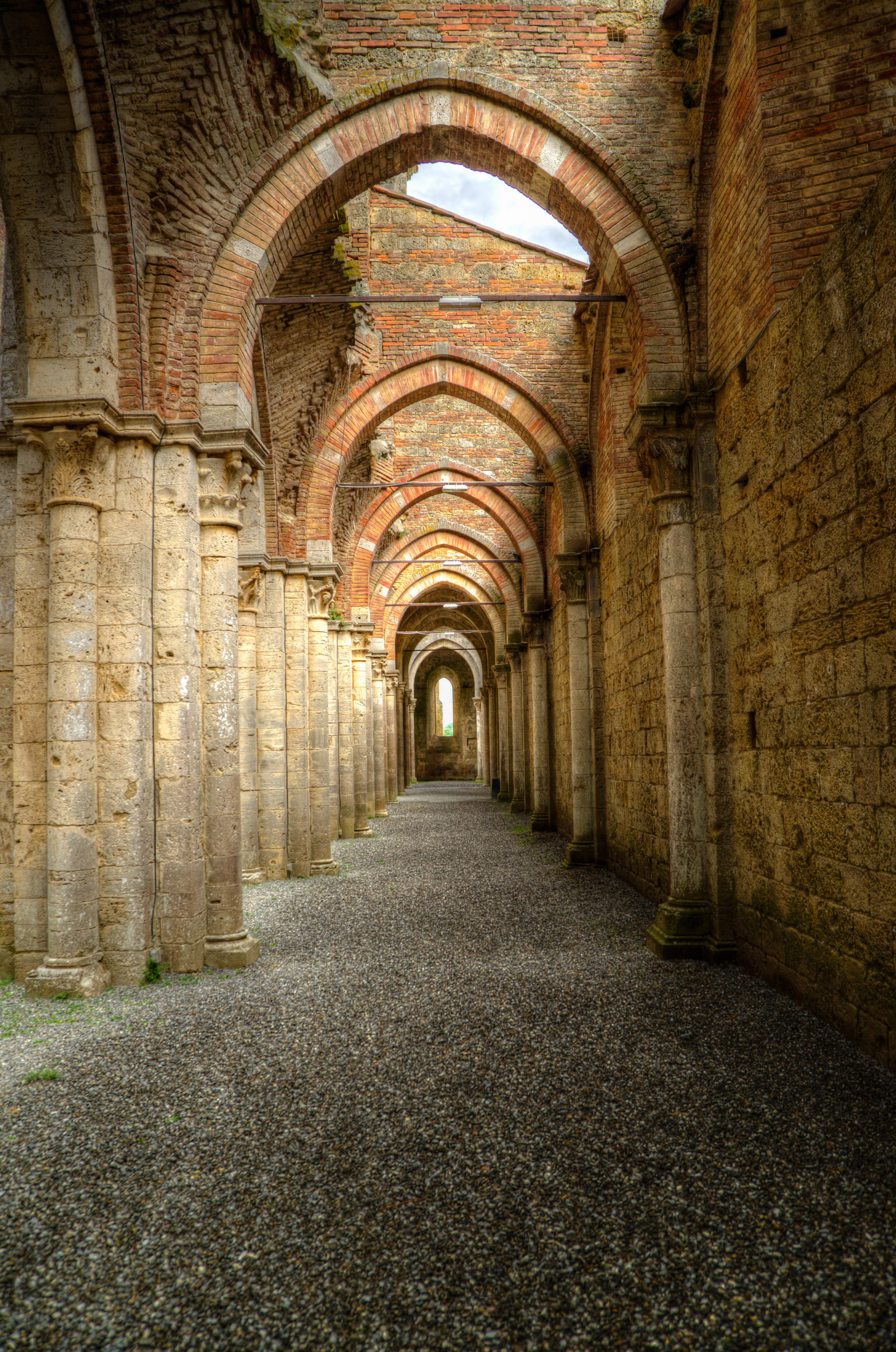 ceiling, landmark, gothic, archway, arcade, architecture, columns, photography, the way forward, old, courtyard, europe, direction, religion, peristyle, Phone HD Wallpaper