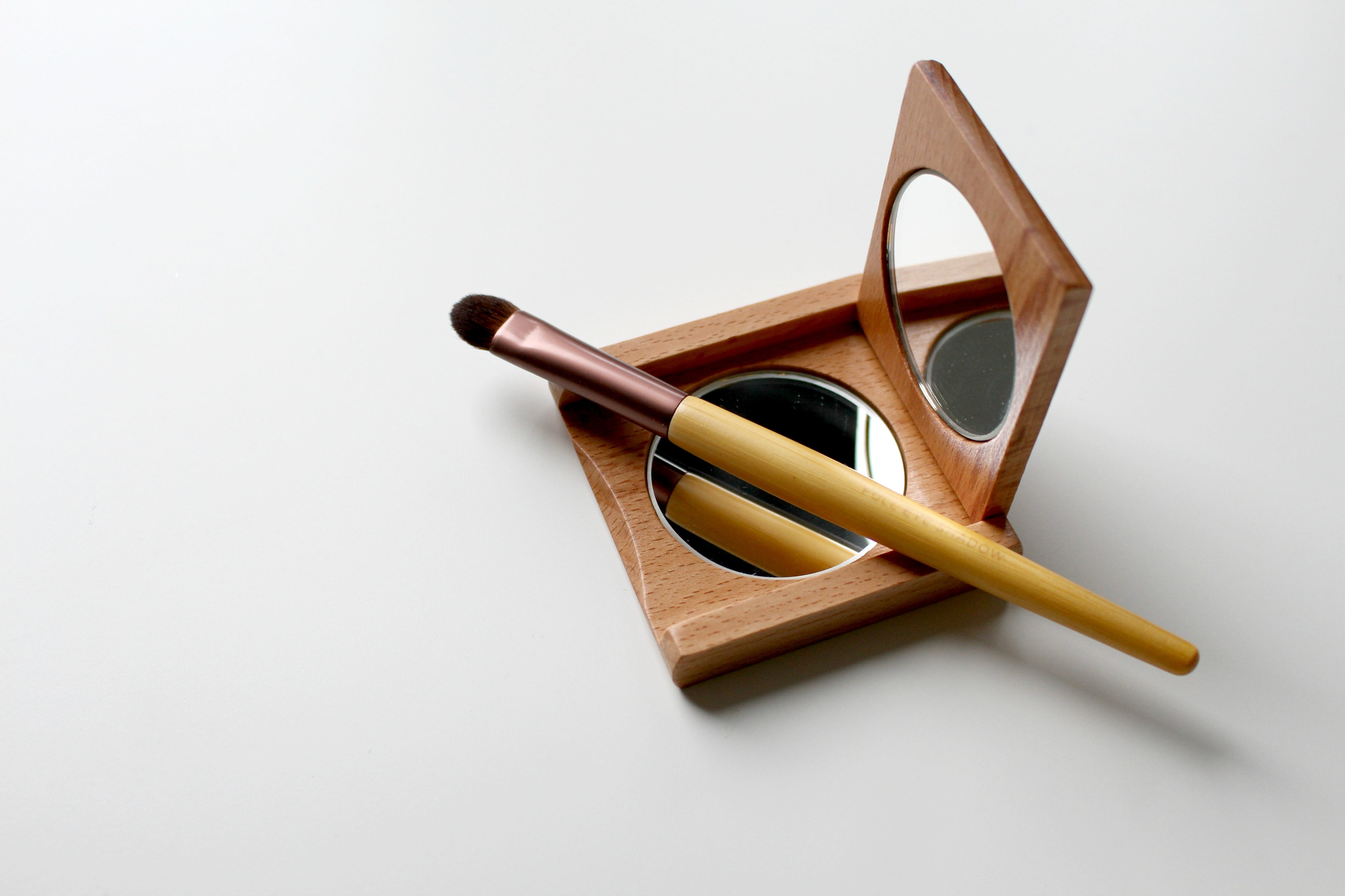 makeup brush, cheeks, makeup, food and drink, single object, high angle view, copy space, wood mirror, simplicity, make up, two objects, musical instrument, HD Wallpaper