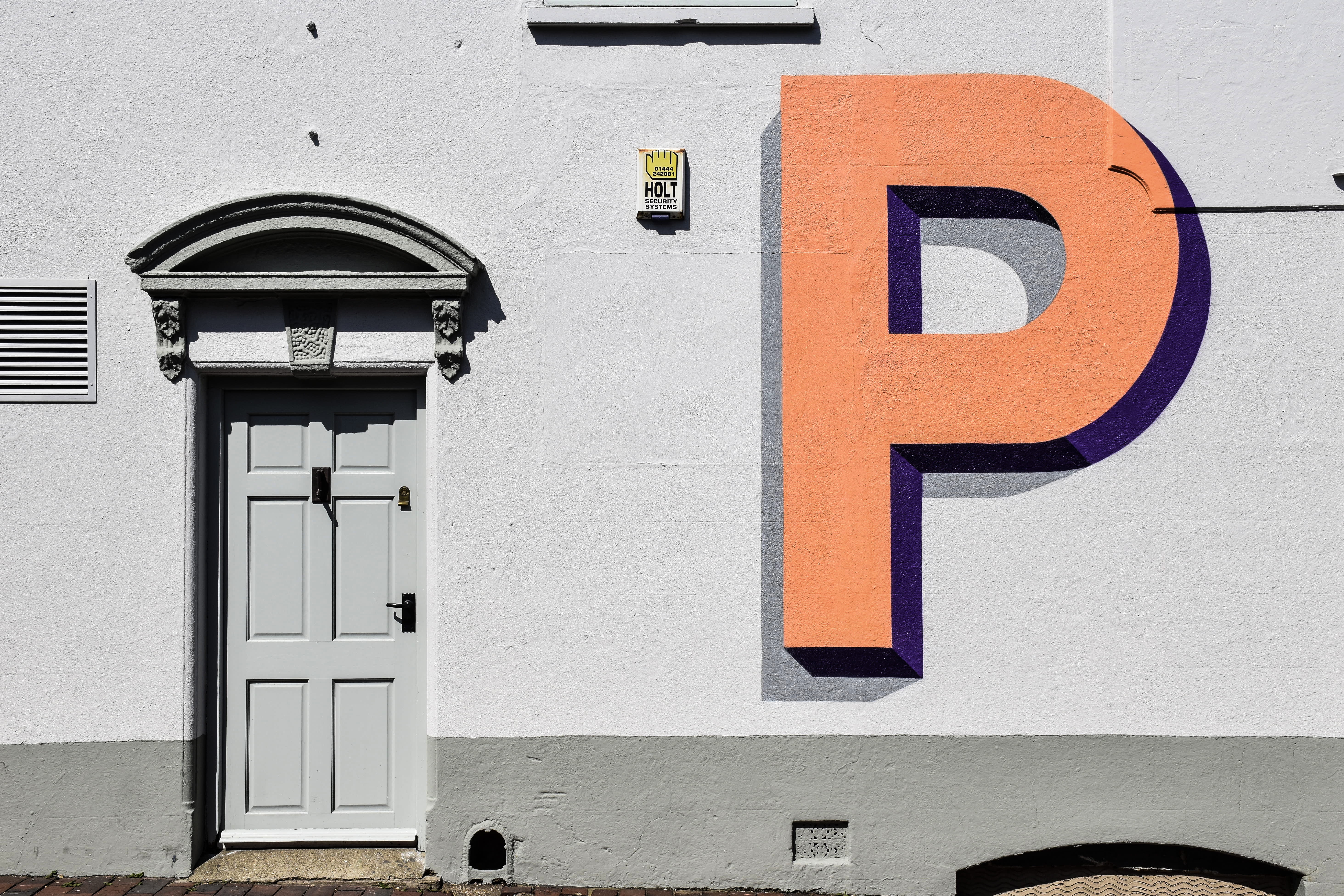 closed, concrete, lighting equipment, building, p, street, number, residential district, painted, door, house, white, business, logo, communication, doorway, HD Wallpaper