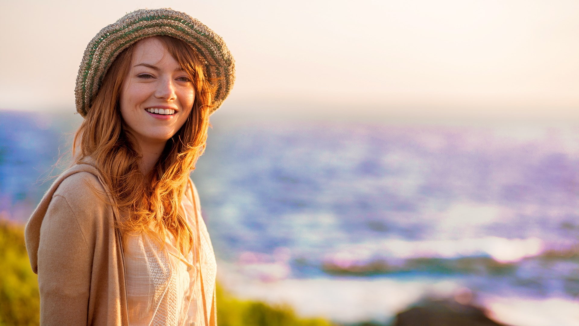 emotion, one person, smiling, outdoors, freedom, looking at camera, happiness, cheerful, casual clothing, beautiful people, adult, hairstyle, clothing, HD Wallpaper