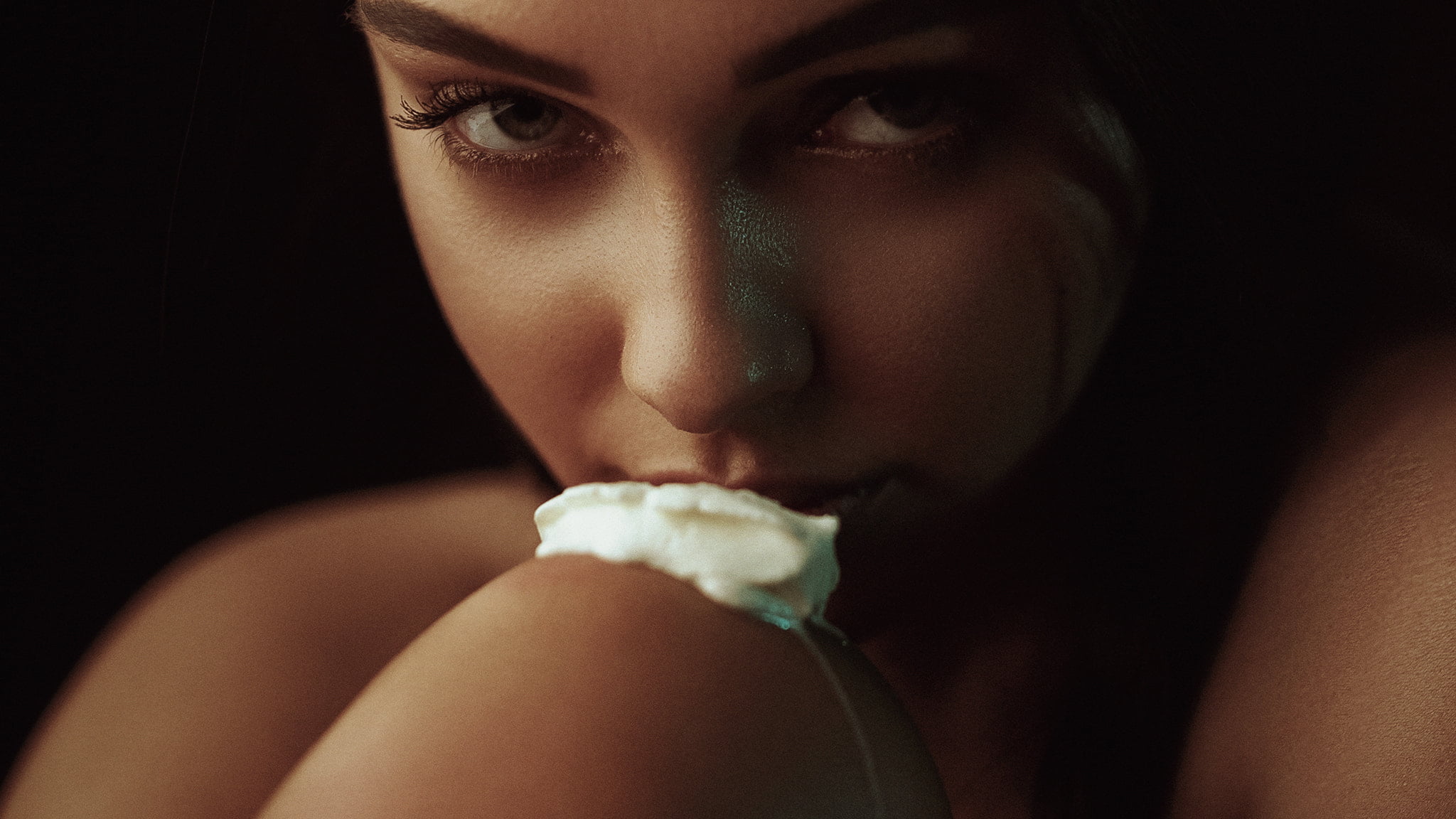 close-up, portrait, one person, studio shot, food and drink, dark, snack, indoors, Maÿ Leyvraz, teenager, hungry, whipped cream, 1080P, food, looking at camera, HD Wallpaper