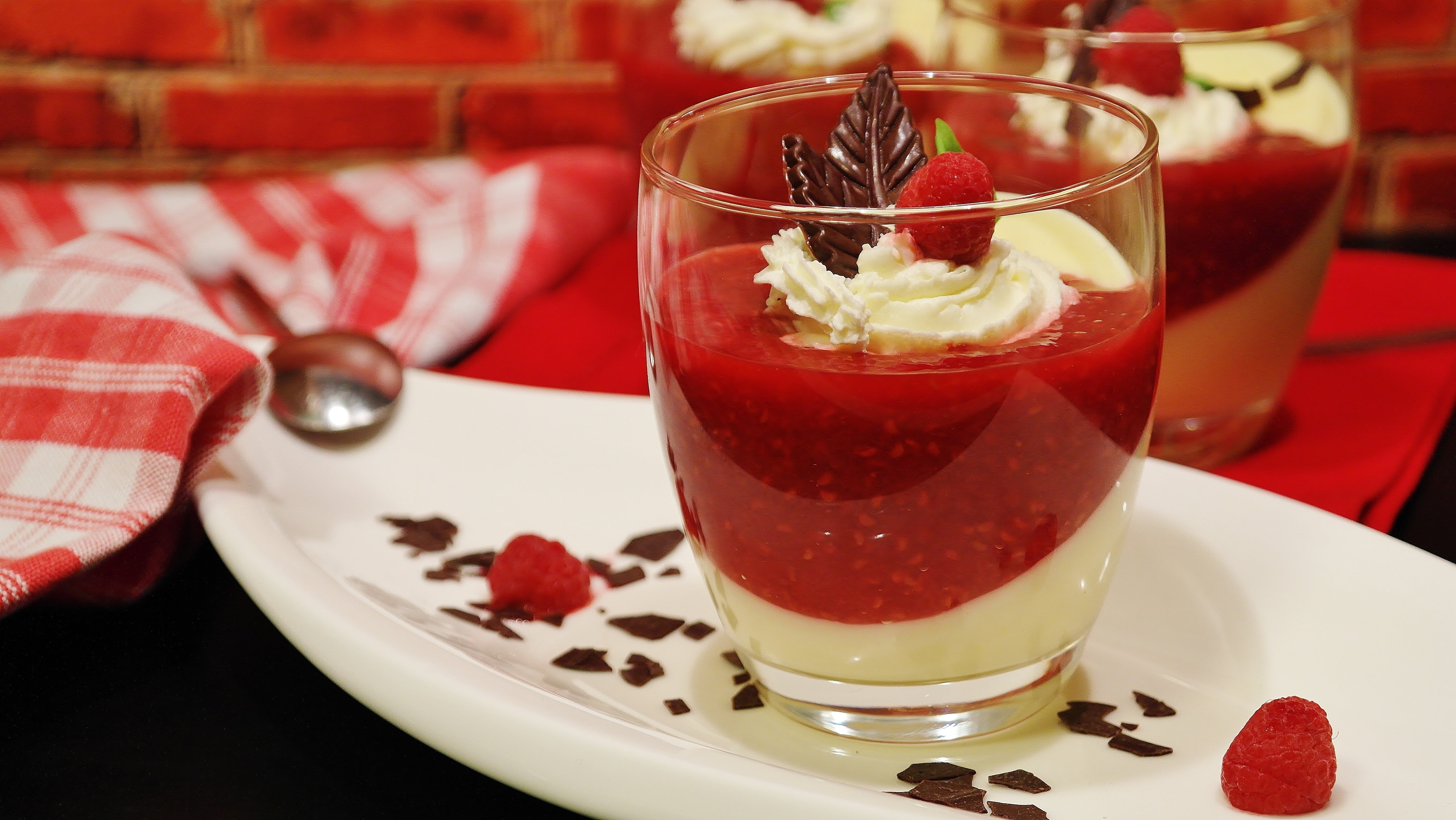 fruit, sweet food, raspberries, raspberry mark, dessert, sweet, eat, cream, cold temperature, chocolate, deco, vessels, whipped, wine, vanilla pudding, HD Wallpaper