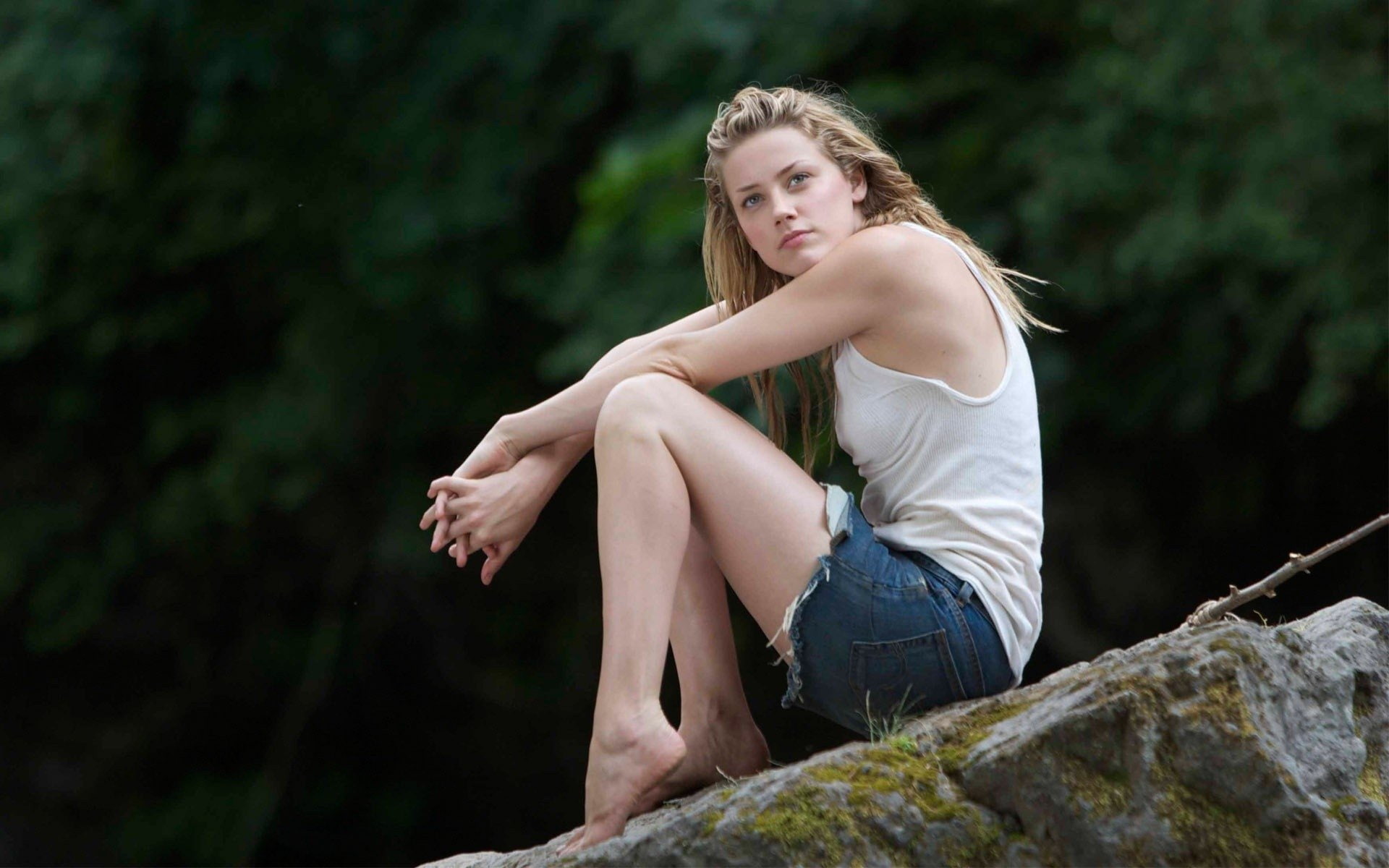 solid, long hair, adult, rock, outdoors, human knee, plant, rock - object, body part, portrait, tree, fashion, women, Actresses, sitting, teenager, Amber Heard, HD Wallpaper