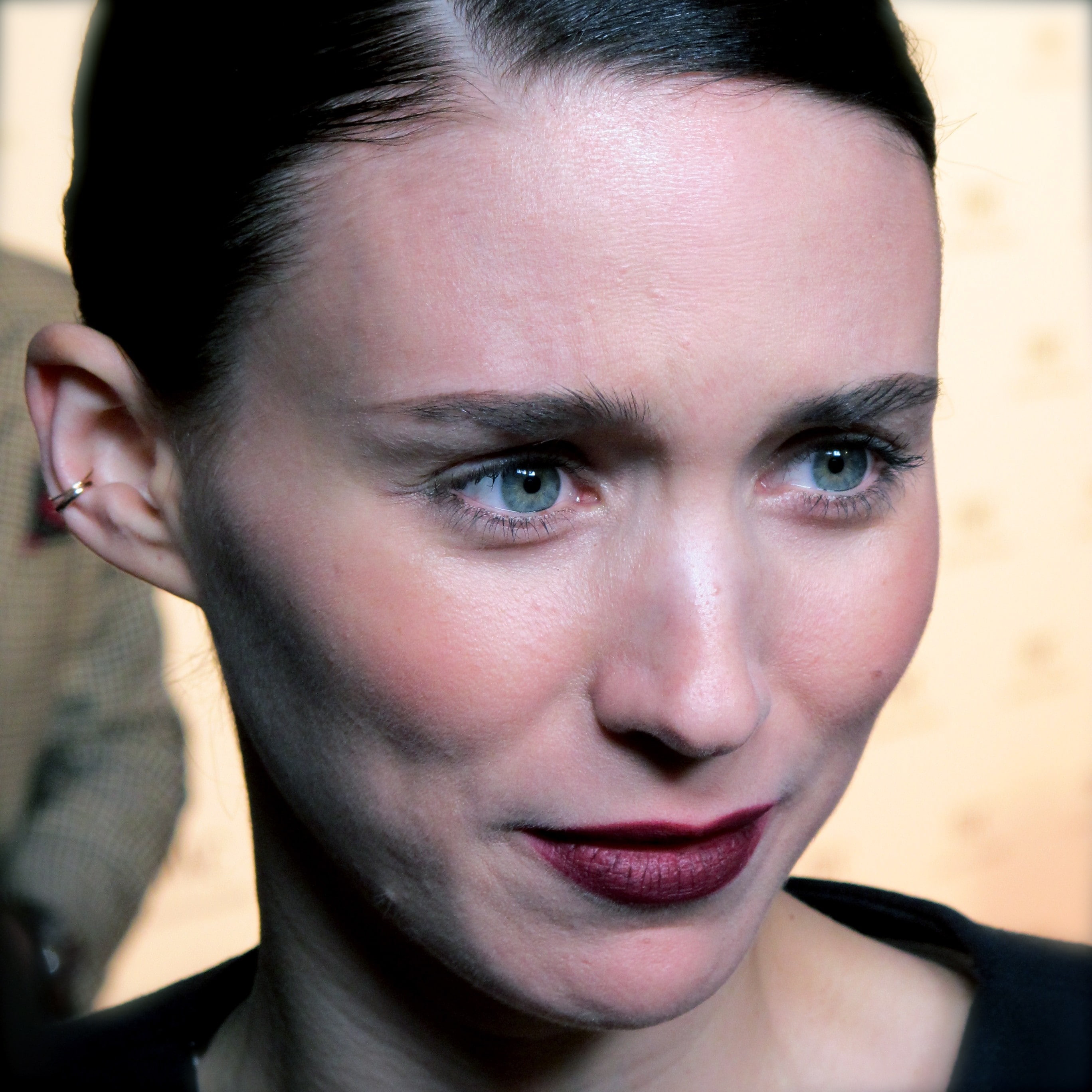 Rooney Mara, body part, young adult, looking at camera, hair, front view, portrait, hairstyle, close-up, depression - sadness, beauty, aggression, emotion, Phone HD Wallpaper