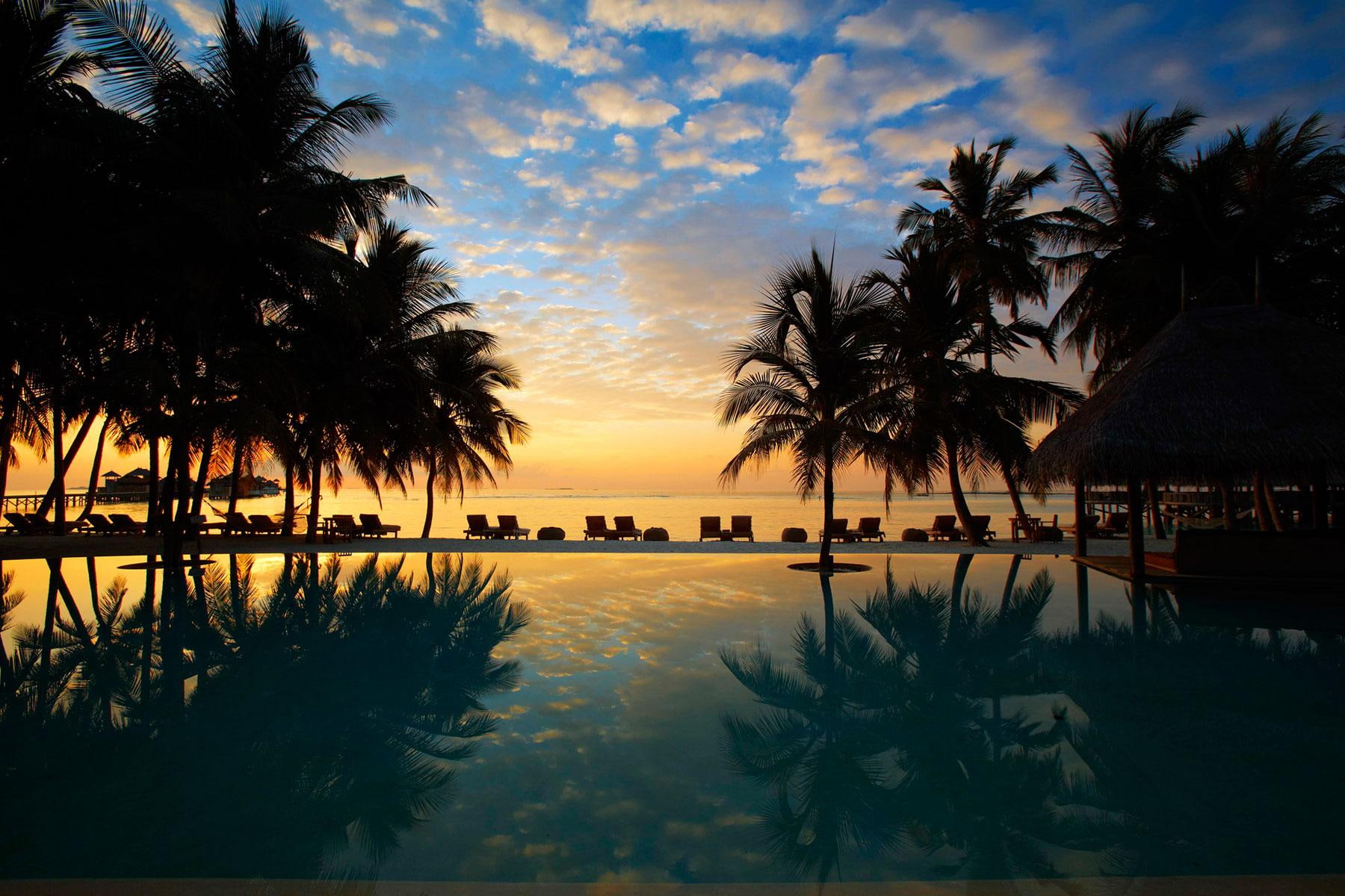 replection, sand, coconut, dusk, 720P, down, tropical, pool, south-pacific, skies, orange, beach, trees, ocean, sunset, island, HD Wallpaper