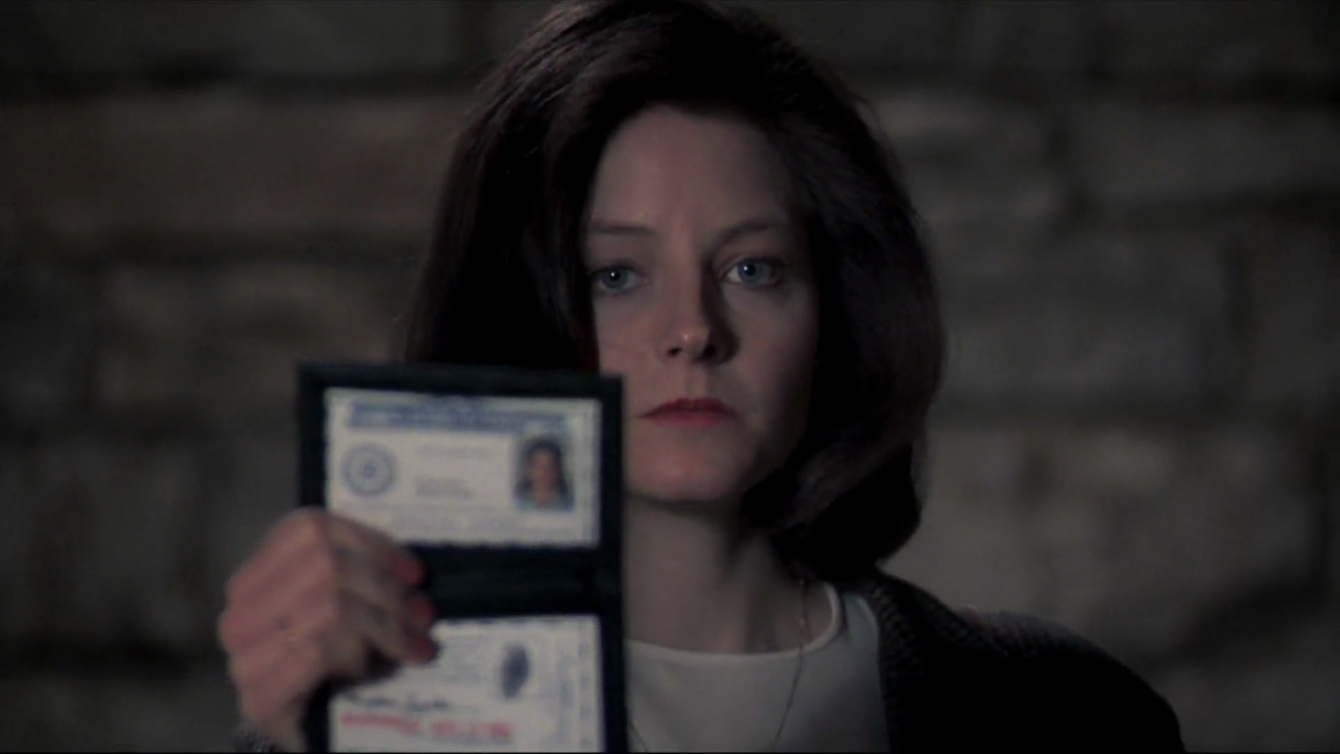 brown hair, front view, one person, indoors, young adult, women, portrait, close-up, hair, The Silence Of The Lambs, Jodie Foster, holding, looking at camera, HD Wallpaper