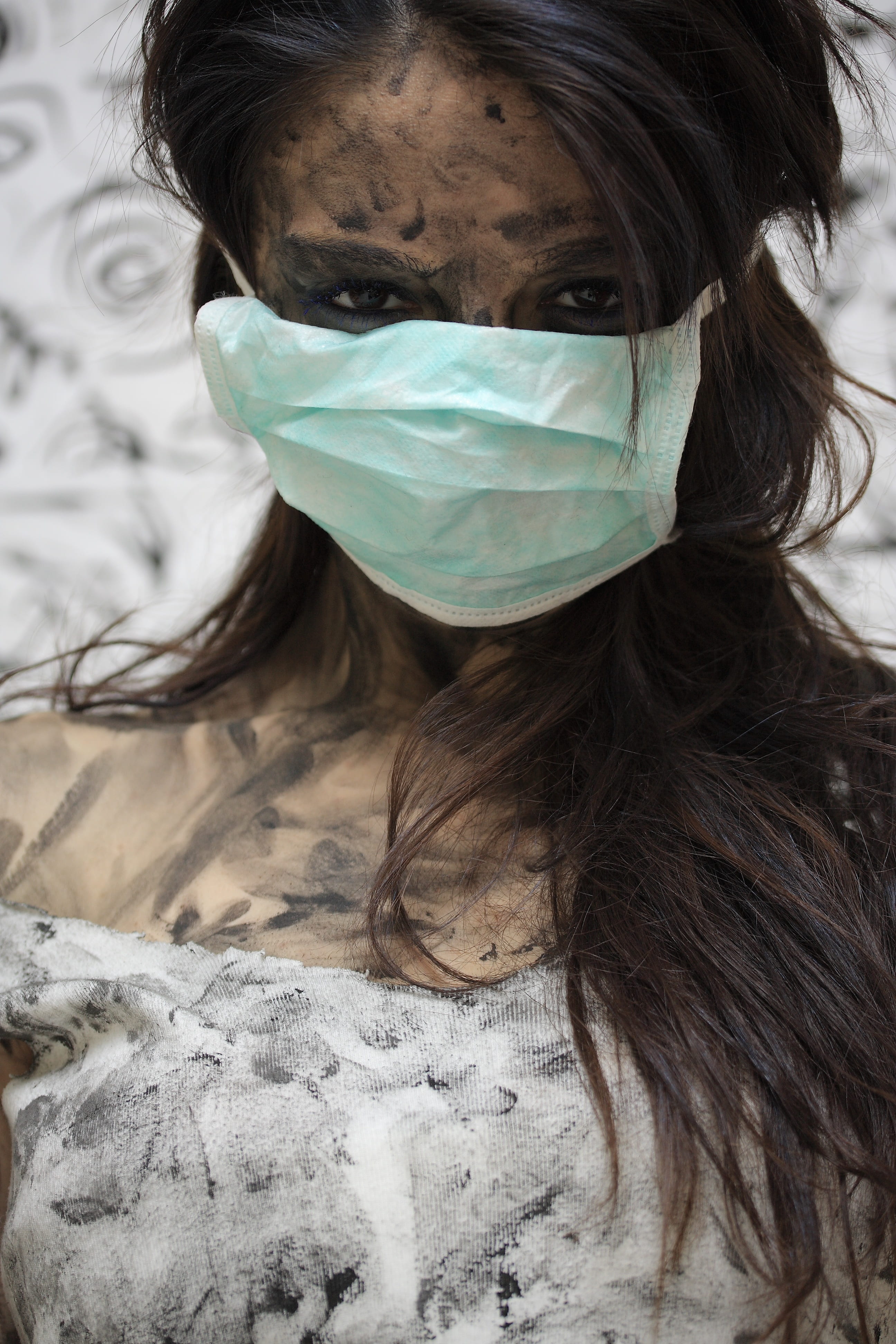 leisure activity, top, real people, womens, long hair, aesthetics, human body part, brown hair, doctor, one person, mouth, fashion, close-up, psycho, mask, Phone HD Wallpaper