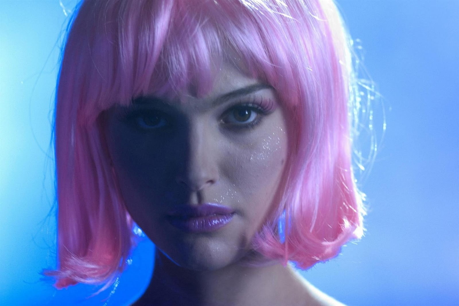 looking at camera, closer (movies), beautiful woman, human hair, actress, young women, pink hair, make-up, young adult, Natalie Portman, fashion, 720P, HD Wallpaper