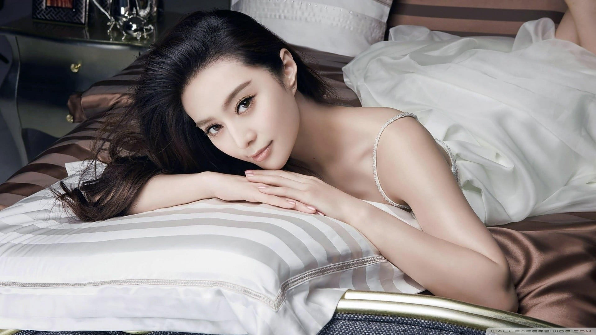 beauty, young adult, furniture, bed, 1080P, Asian, real people, lifestyles, hair, lying down, beautiful woman, bedroom, looking at camera, portrait, indoors, HD Wallpaper