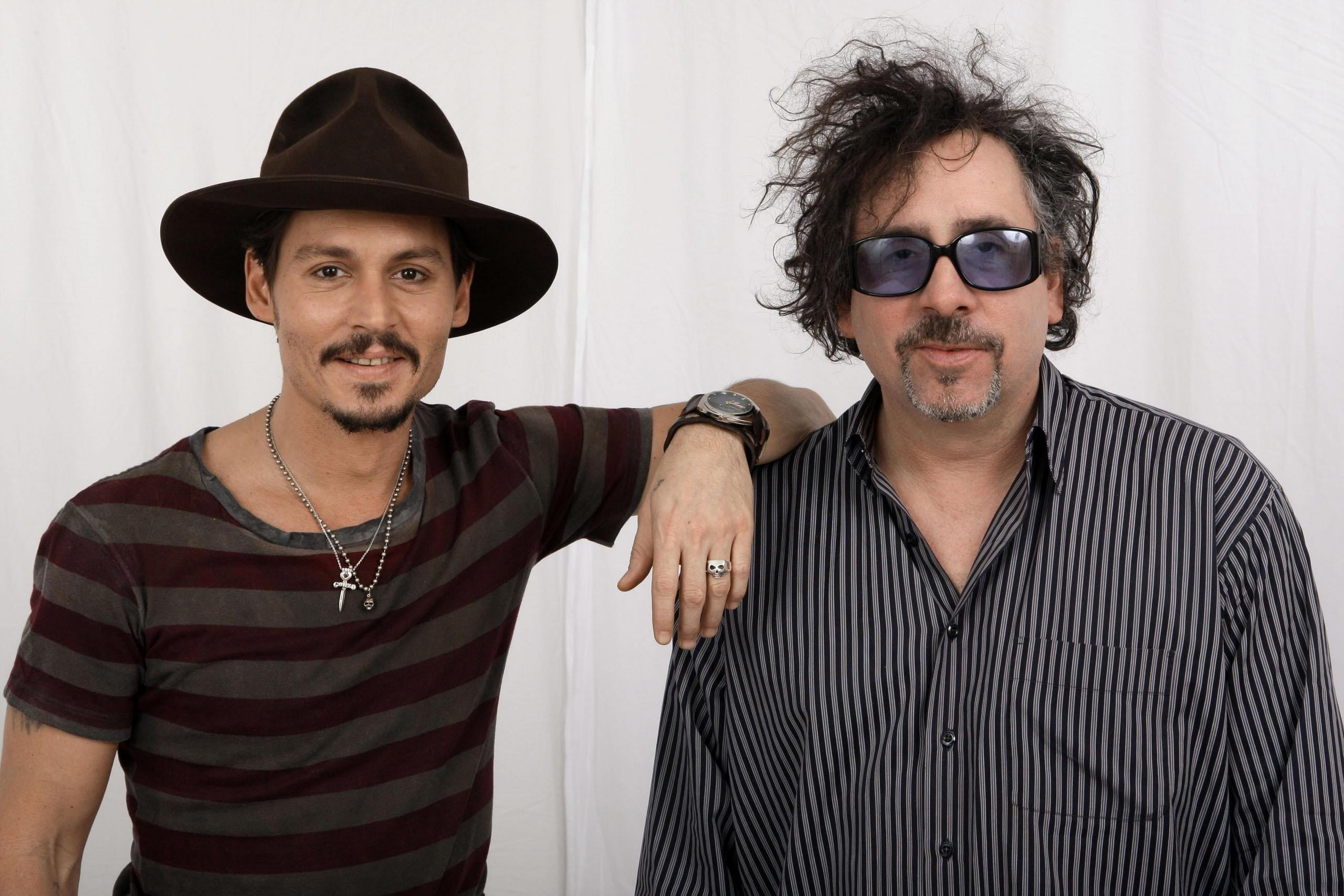 looking, friendship, 2K, tim burton, facial hair, s, fun, real People, actor, caucasian Ethnicity, lifestyles, fashion, looking At Camera, headshot, sunglasses, HD Wallpaper