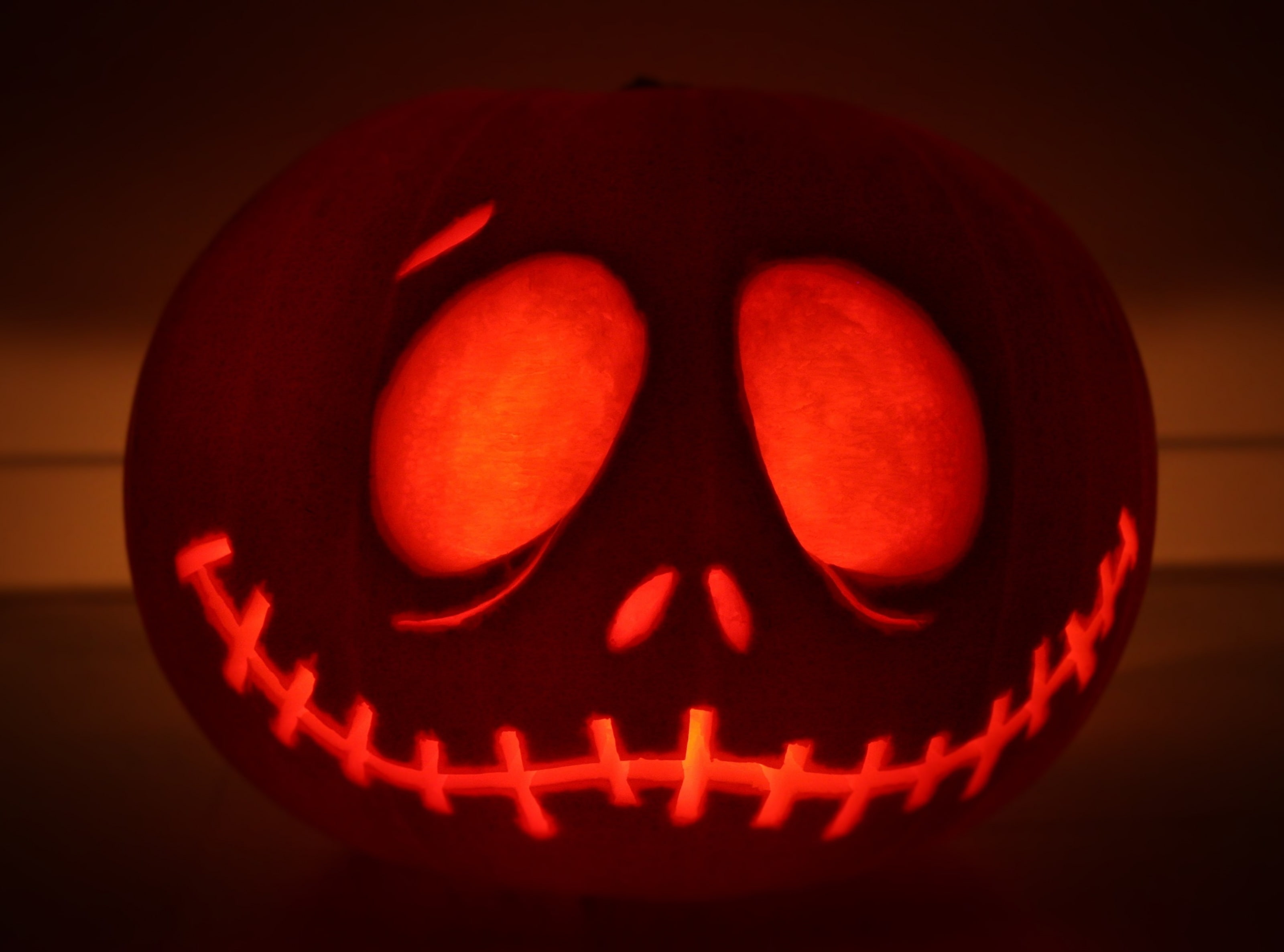 jack o lantern, Holidays, 2K, autumn, no people, close-up, Halloween, celebration, carving, food and drink, Pumpkin, decor, jackolantern, indoors, spooky, HD Wallpaper