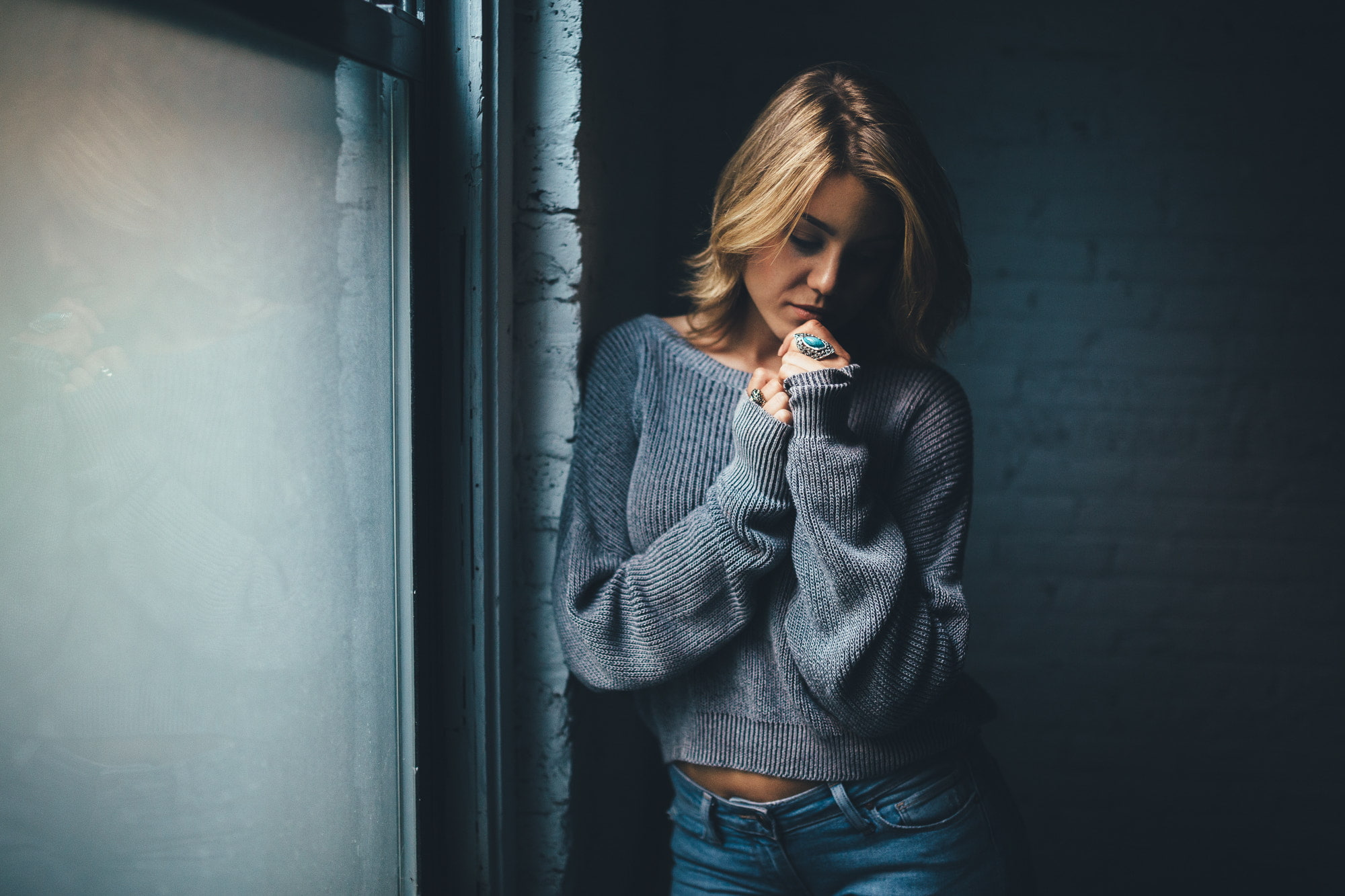portrait, contemplation, Rob Sese, lifestyles, one person, wall - building feature, warm clothing, young adult, beautiful woman, young women, three quarter length, HD Wallpaper