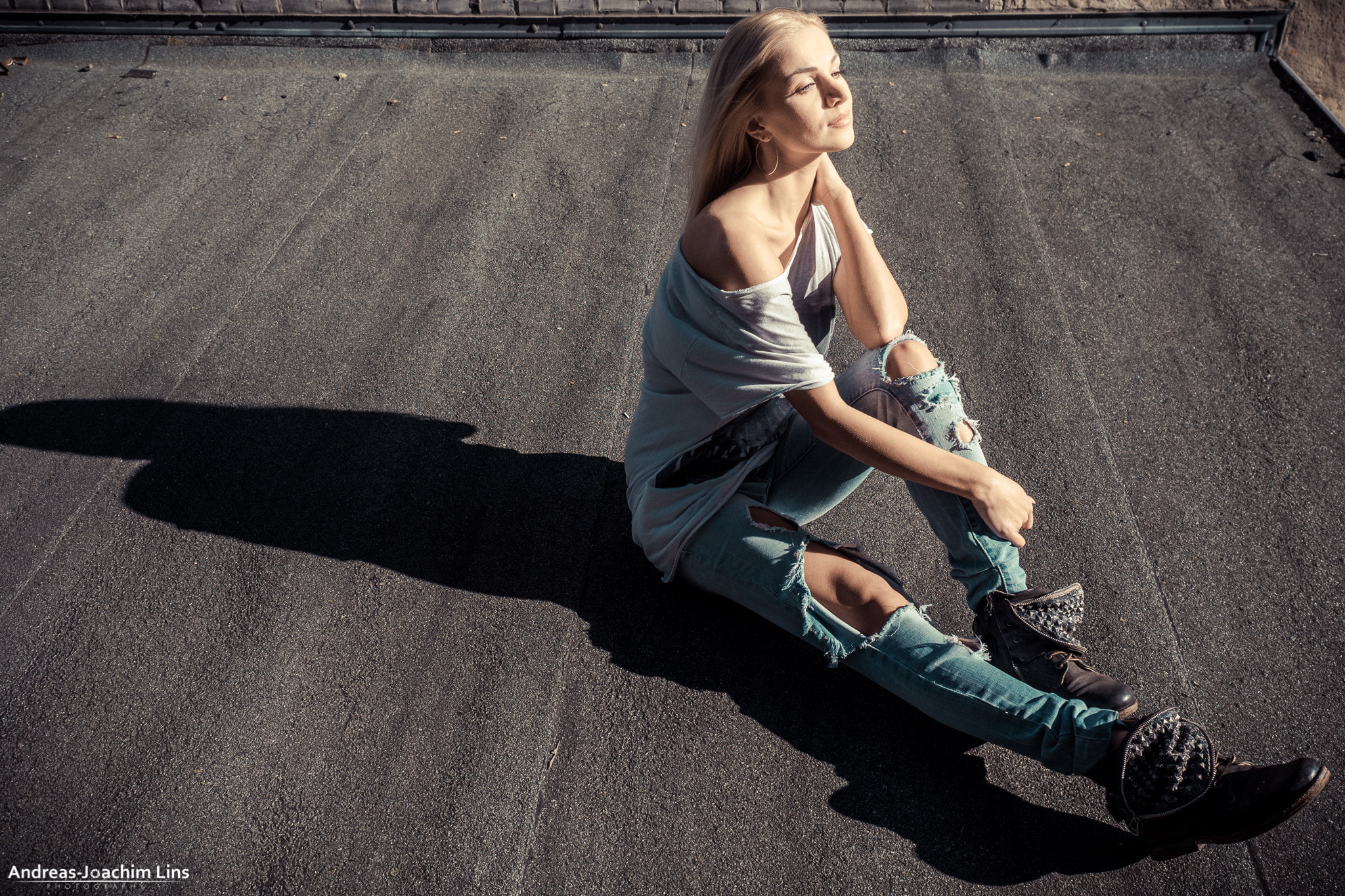 women, Andreas-Joachim Lins, blonde, 1080P, grey shirt, sitting, boots, torn jeans, Katja Kalugina, looking into the distance, HD Wallpaper
