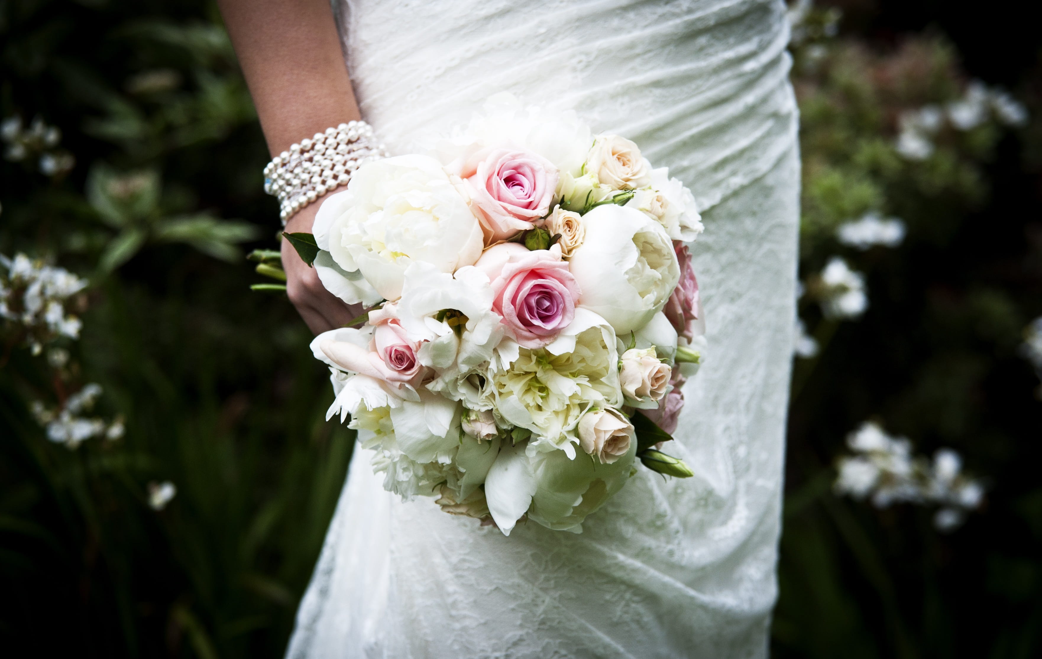 photo, women, focus, newlywed, plant, rose, flowers, dress, bouquet, 2K, caucasian Ethnicity, white, petal, pink, bride, holding, woman, love, flower arrangement, HD Wallpaper
