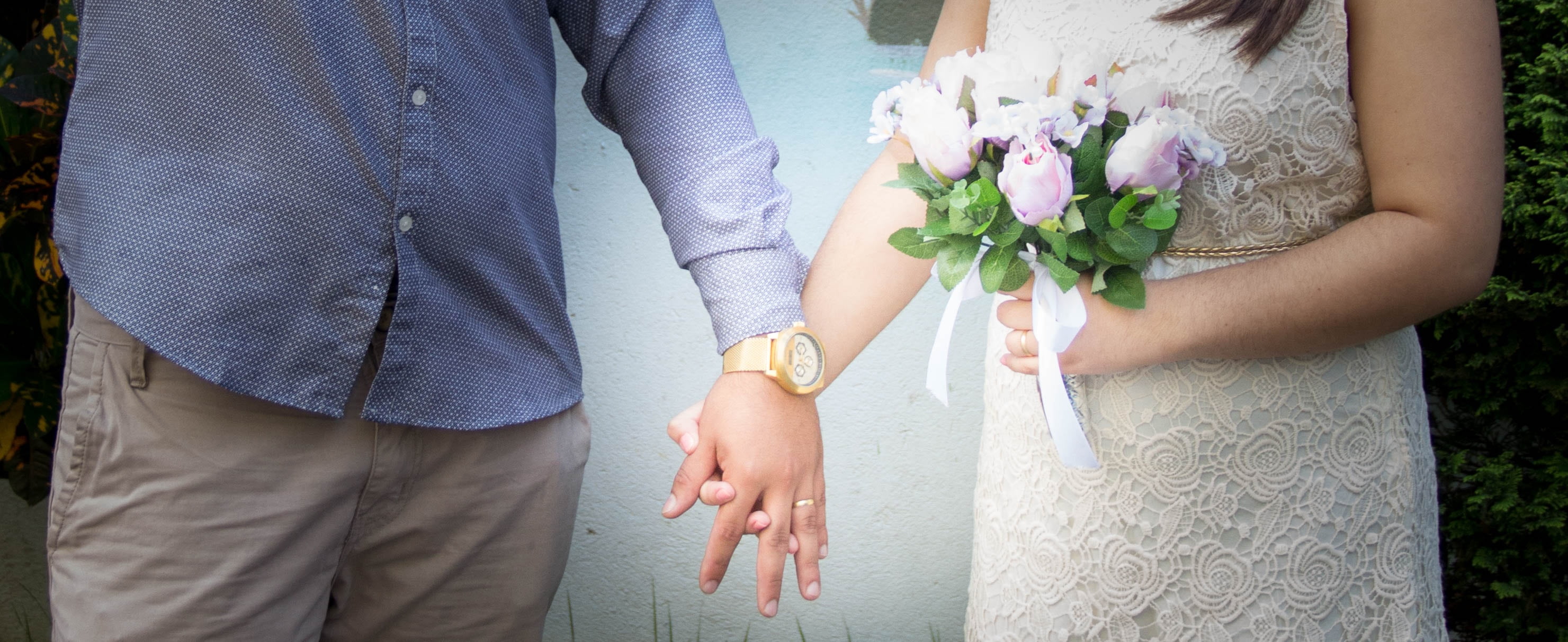 adult, newlywed, hand in hand, casal, dress, hand, flowering plant, flower arrangement, bouquet, flower, couple - relationship, plant, event, love, wedding ceremony, HD Wallpaper