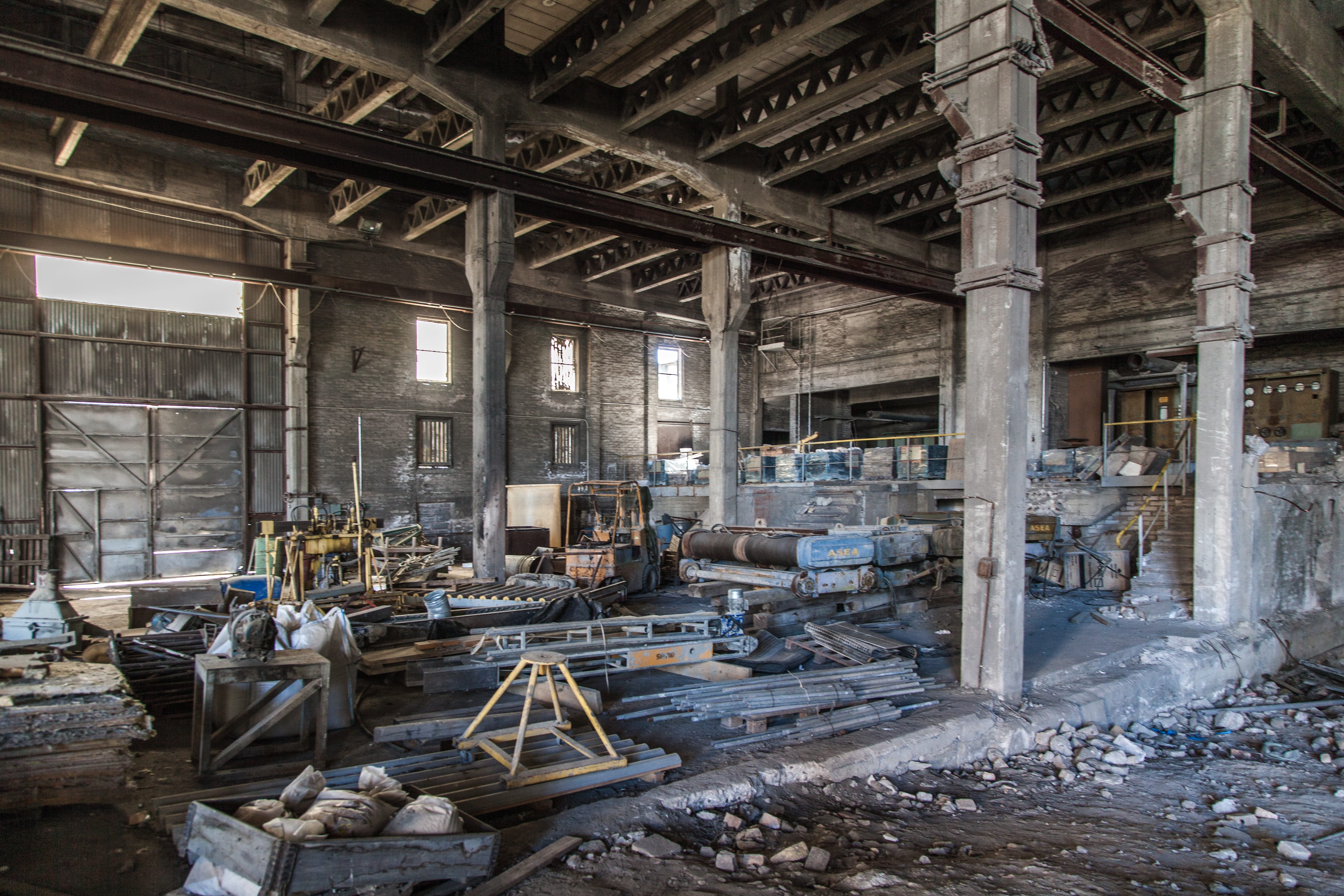 building, no people, decay, messy, industry, dark, nobody, empty, abandoned, deterioration, concrete, graffiti, ruined, architecture, decline, urban, creepy, HD Wallpaper