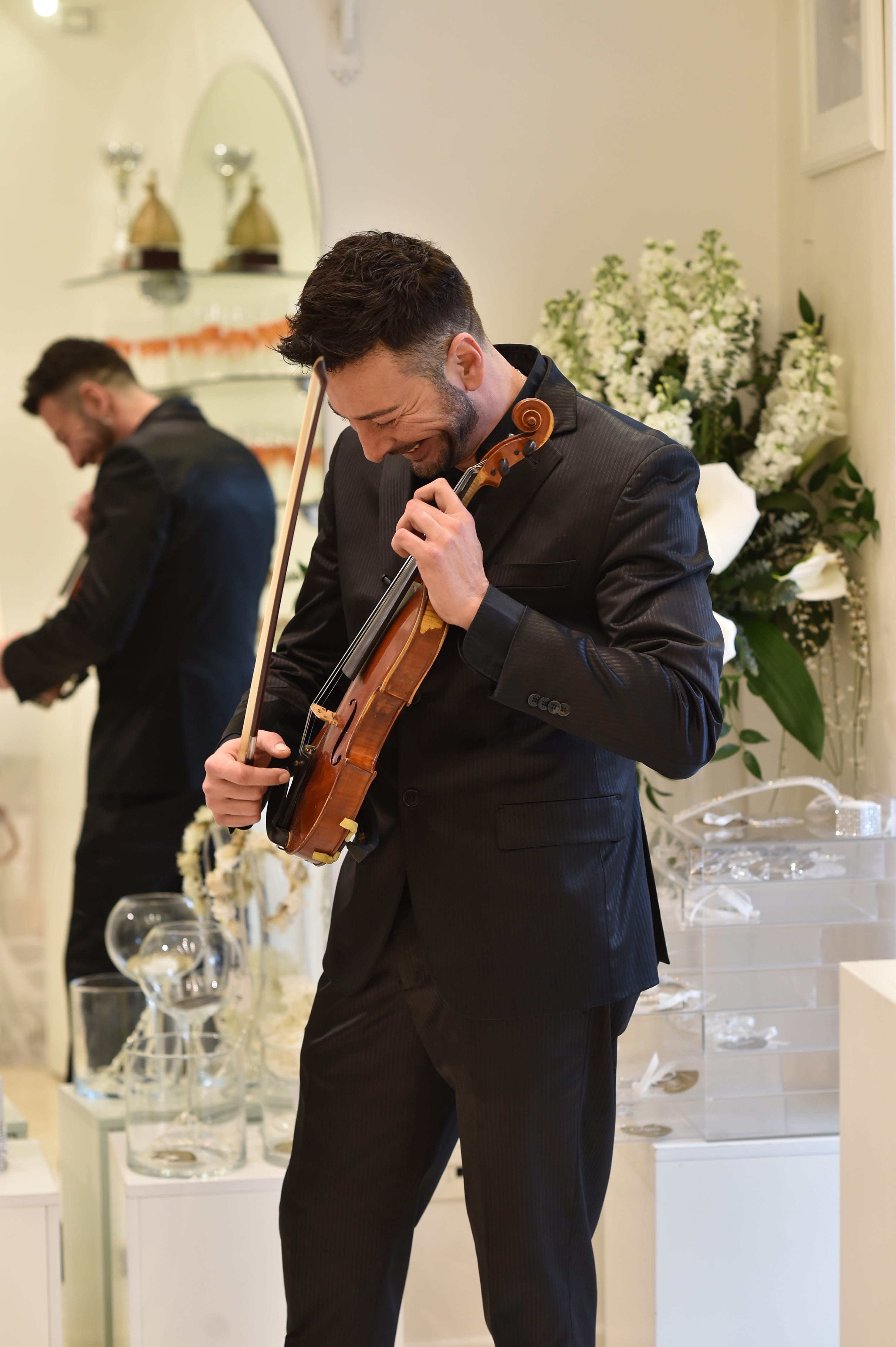 men, front view, adult, three quarter length, real people, formal wear, alcohol, 4K, young men, drink, music, formalwear, refreshment, musician, violates, Phone HD Wallpaper