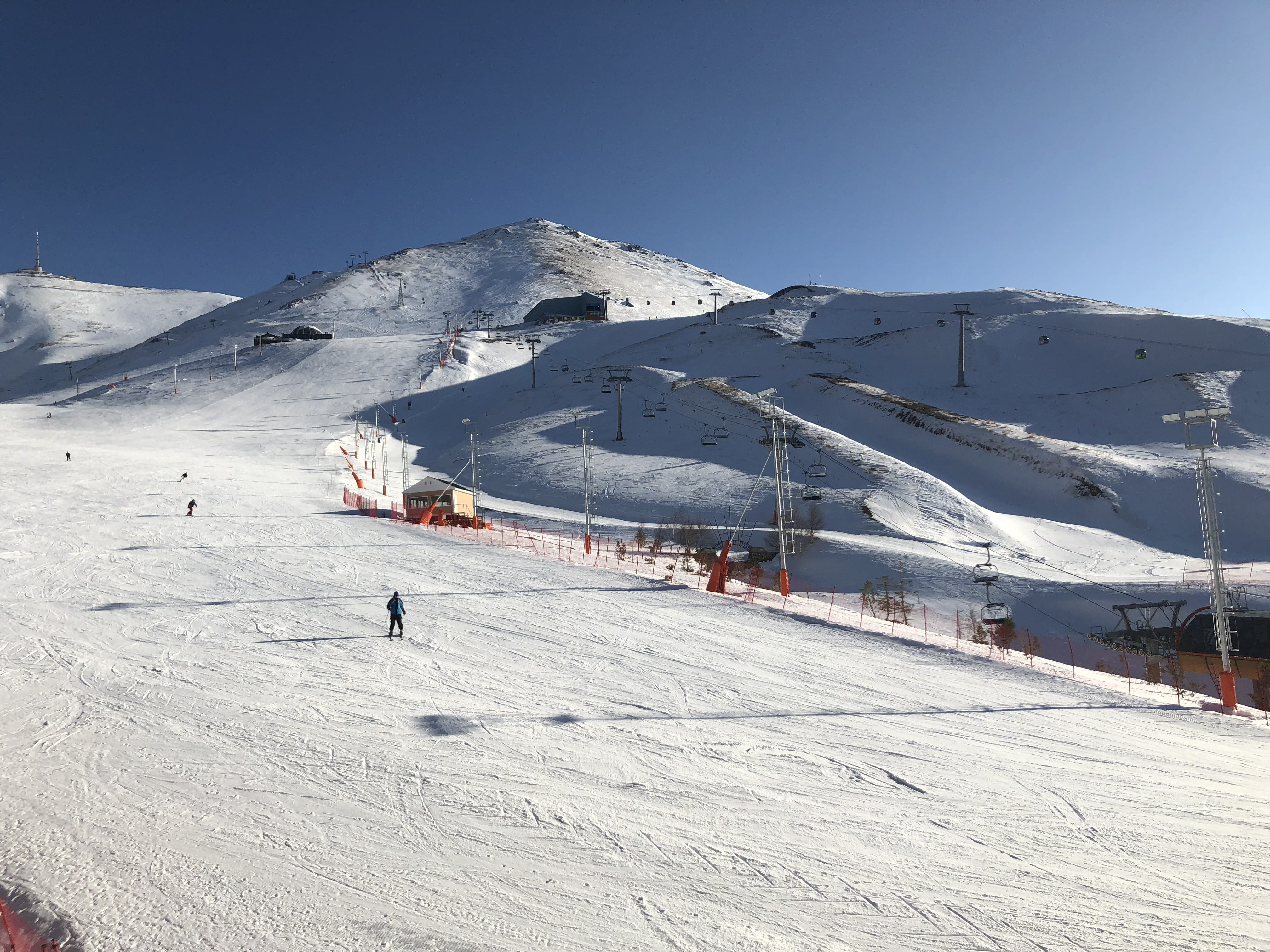mountain, snow, sky, leisure activity, snowcapped mountain, day, cold temperature, skiing, 4K, environment, scenics - nature, sport, travel, ski resort, HD Wallpaper